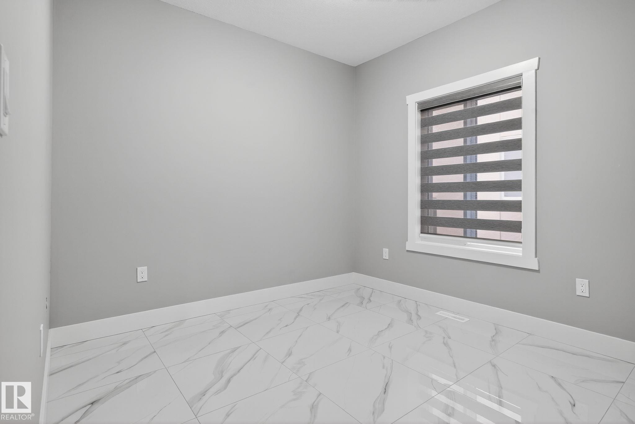1815 17 Avenue, Edmonton, AB - Indoor Photo Showing Other Room