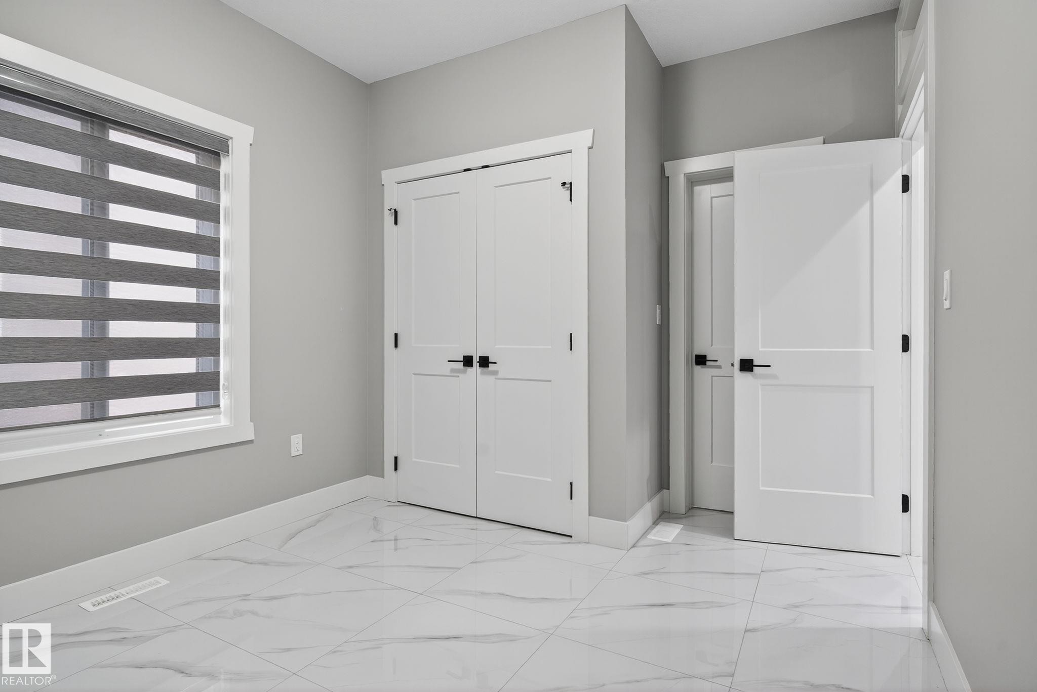 1815 17 Avenue, Edmonton, AB - Indoor Photo Showing Other Room