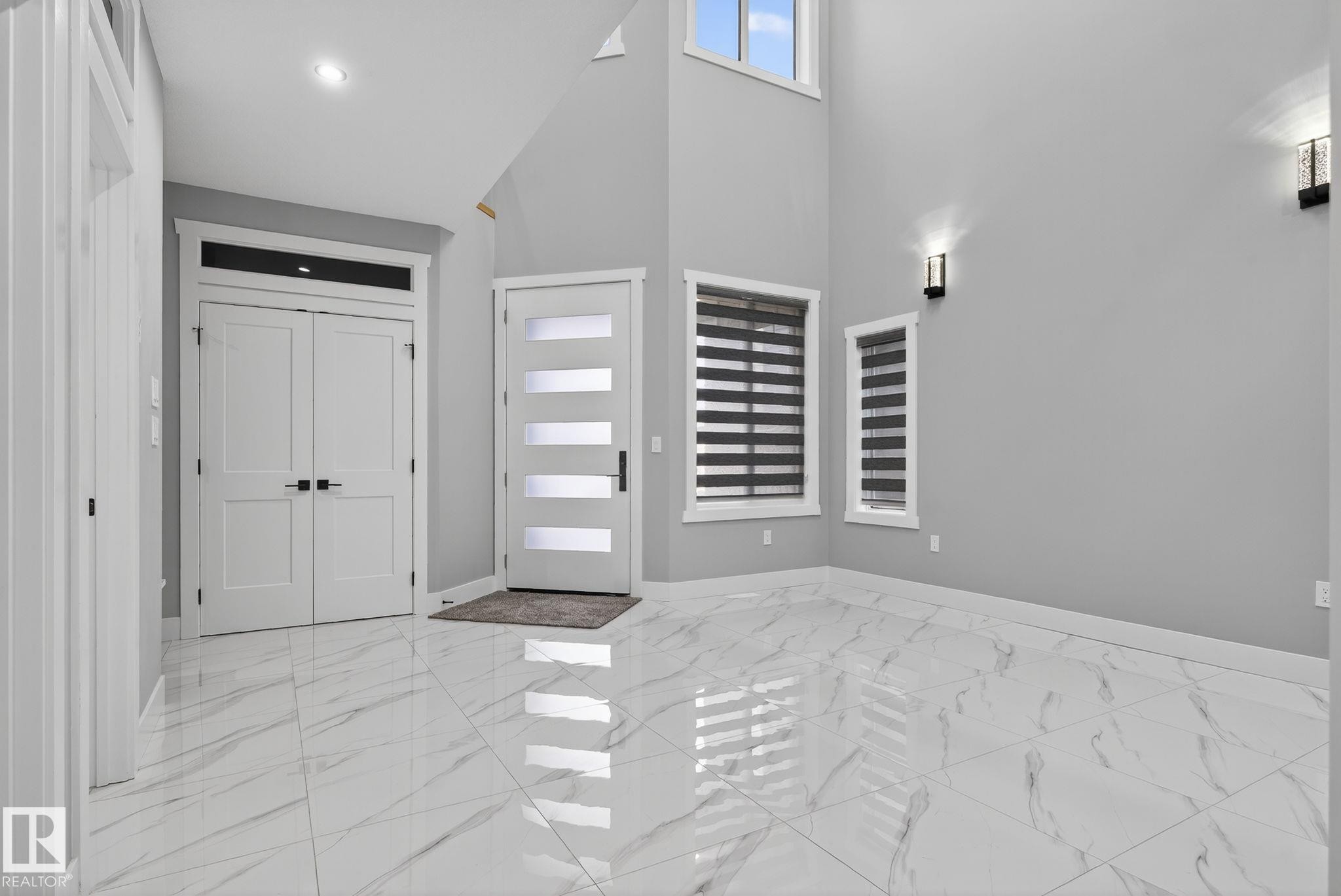 1815 17 Avenue, Edmonton, AB - Indoor Photo Showing Other Room