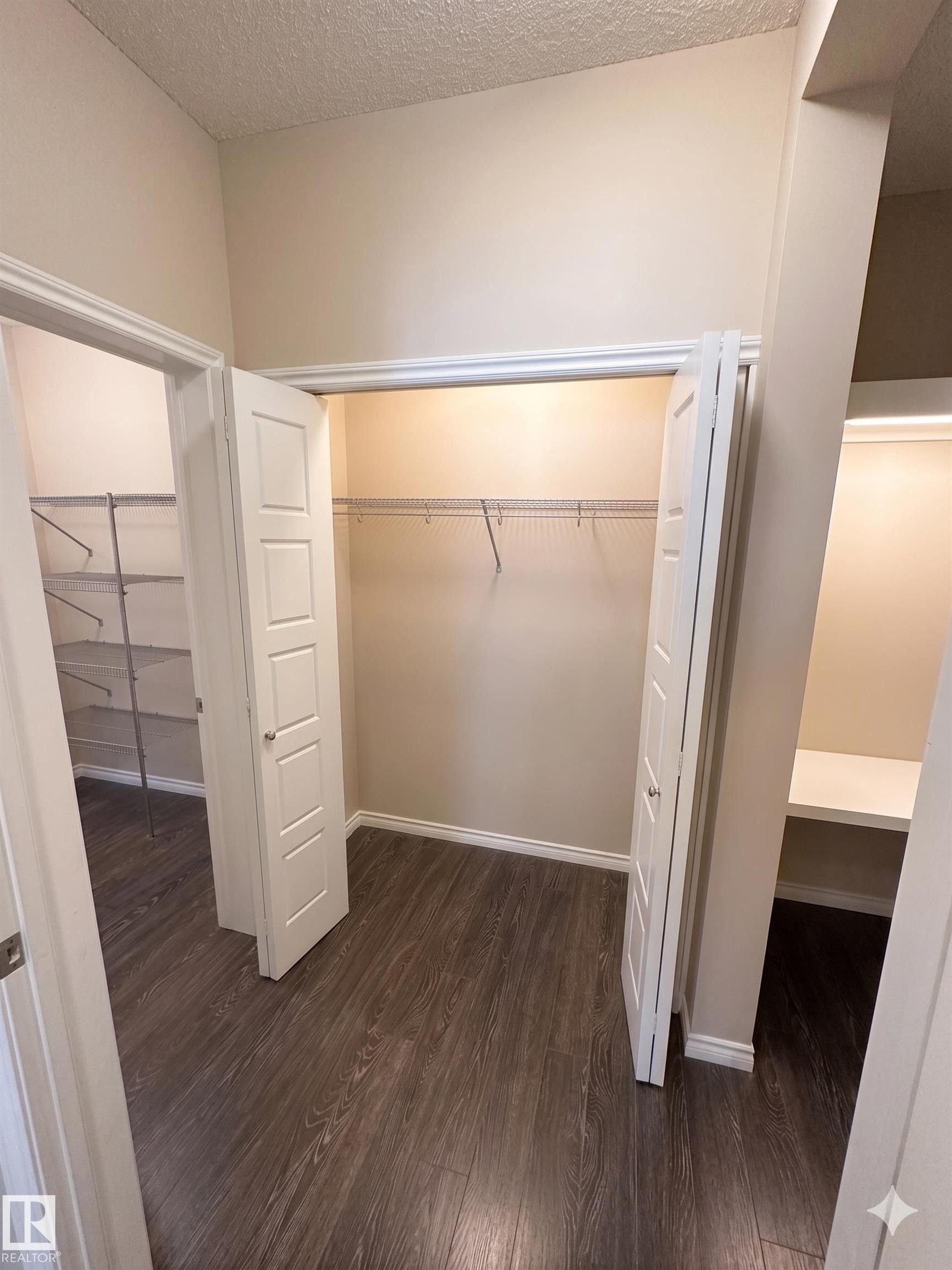3233 21A Avenue, Edmonton, AB - Indoor