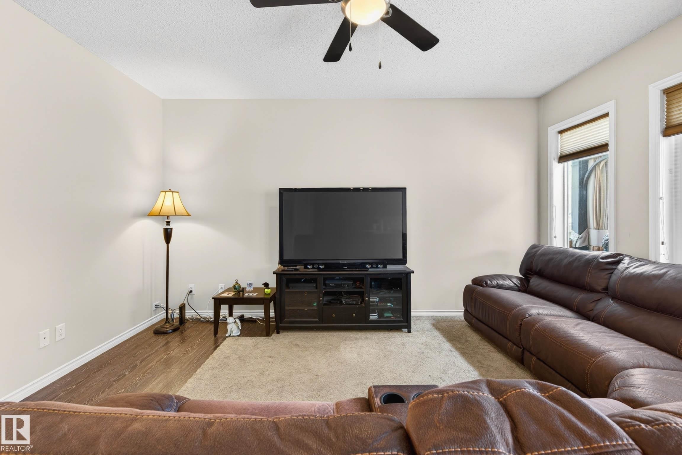 3233 21A Avenue, Edmonton, AB - Indoor Photo Showing Living Room