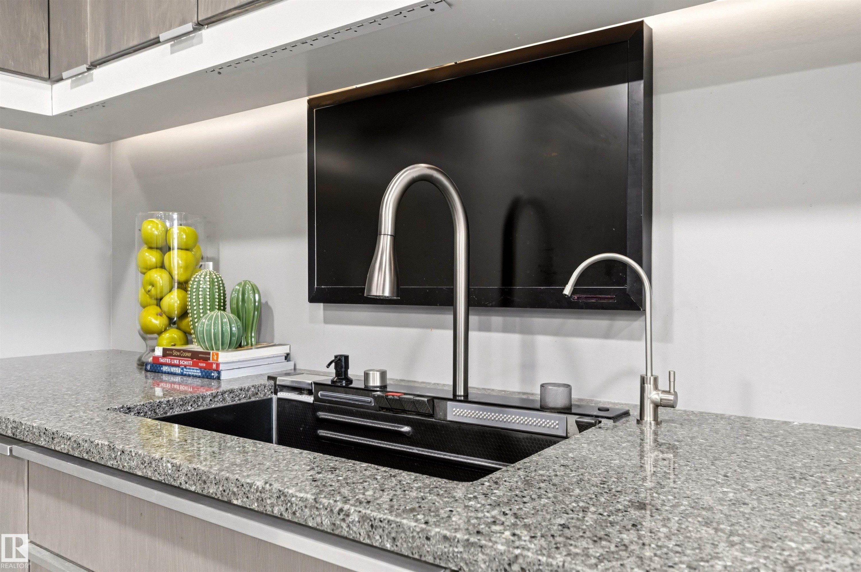 46 Hillcrest Place, St. Albert, AB - Indoor Photo Showing Kitchen With Upgraded Kitchen