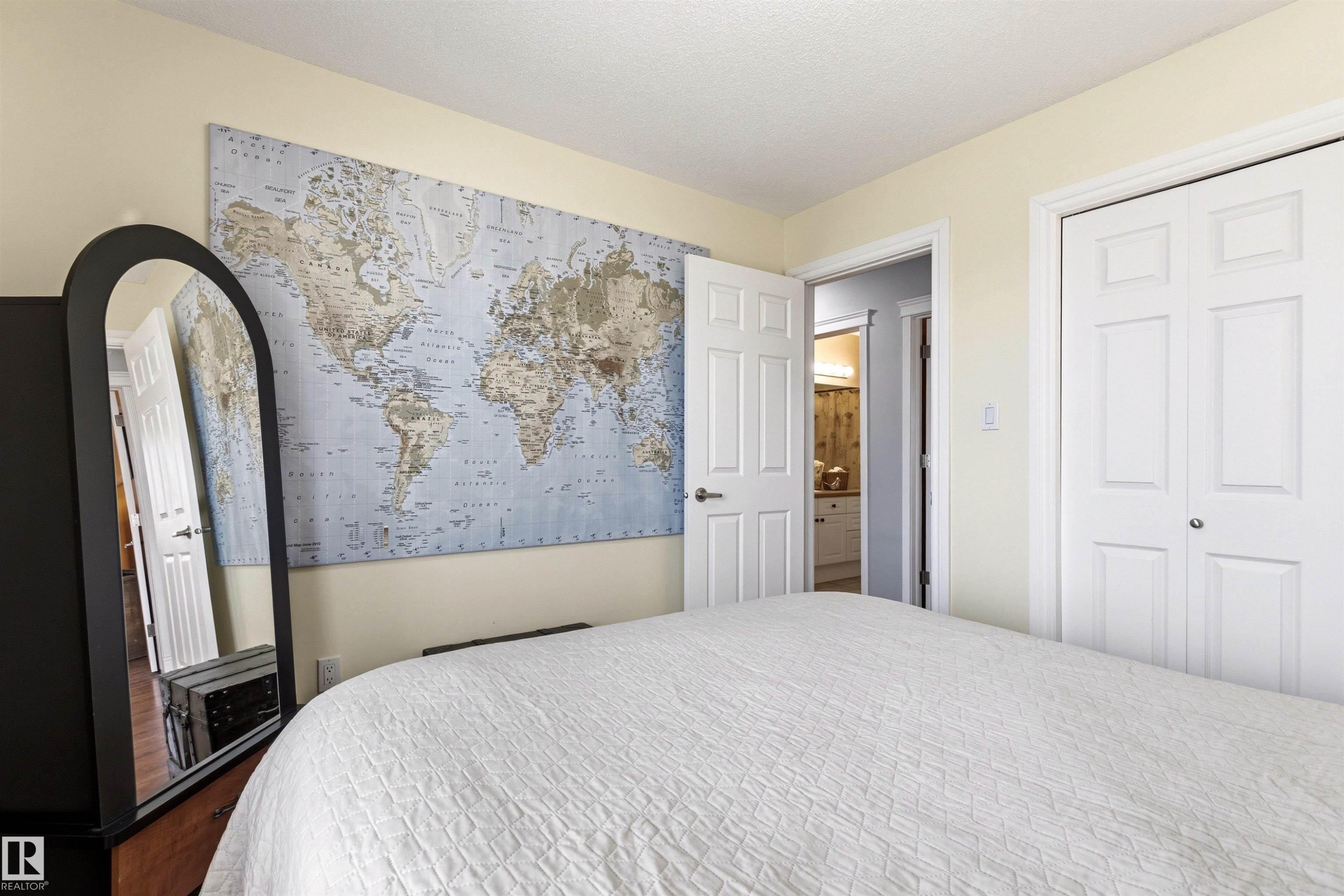 46 Hillcrest Place, St. Albert, AB - Indoor Photo Showing Bedroom