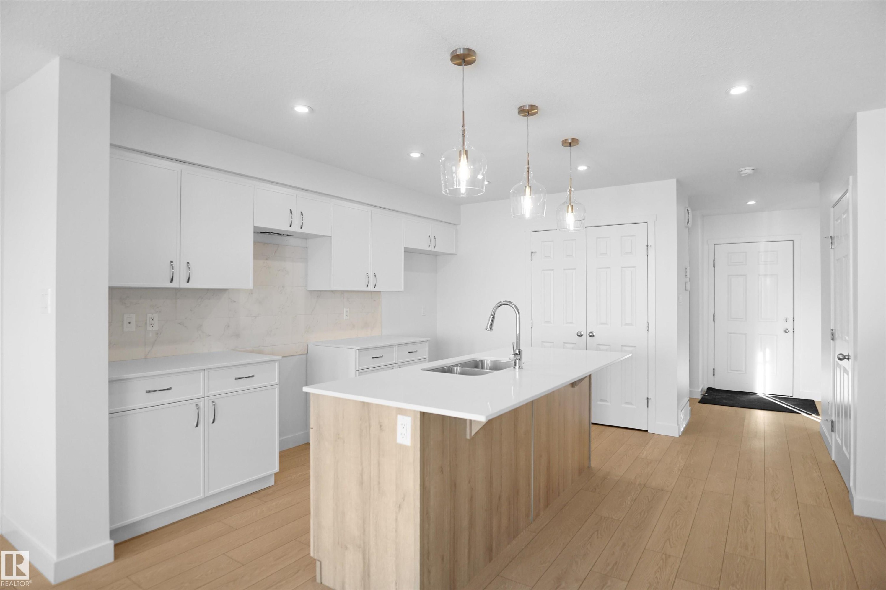 22903 80 Avenue, Edmonton, AB - Indoor Photo Showing Kitchen With Double Sink With Upgraded Kitchen