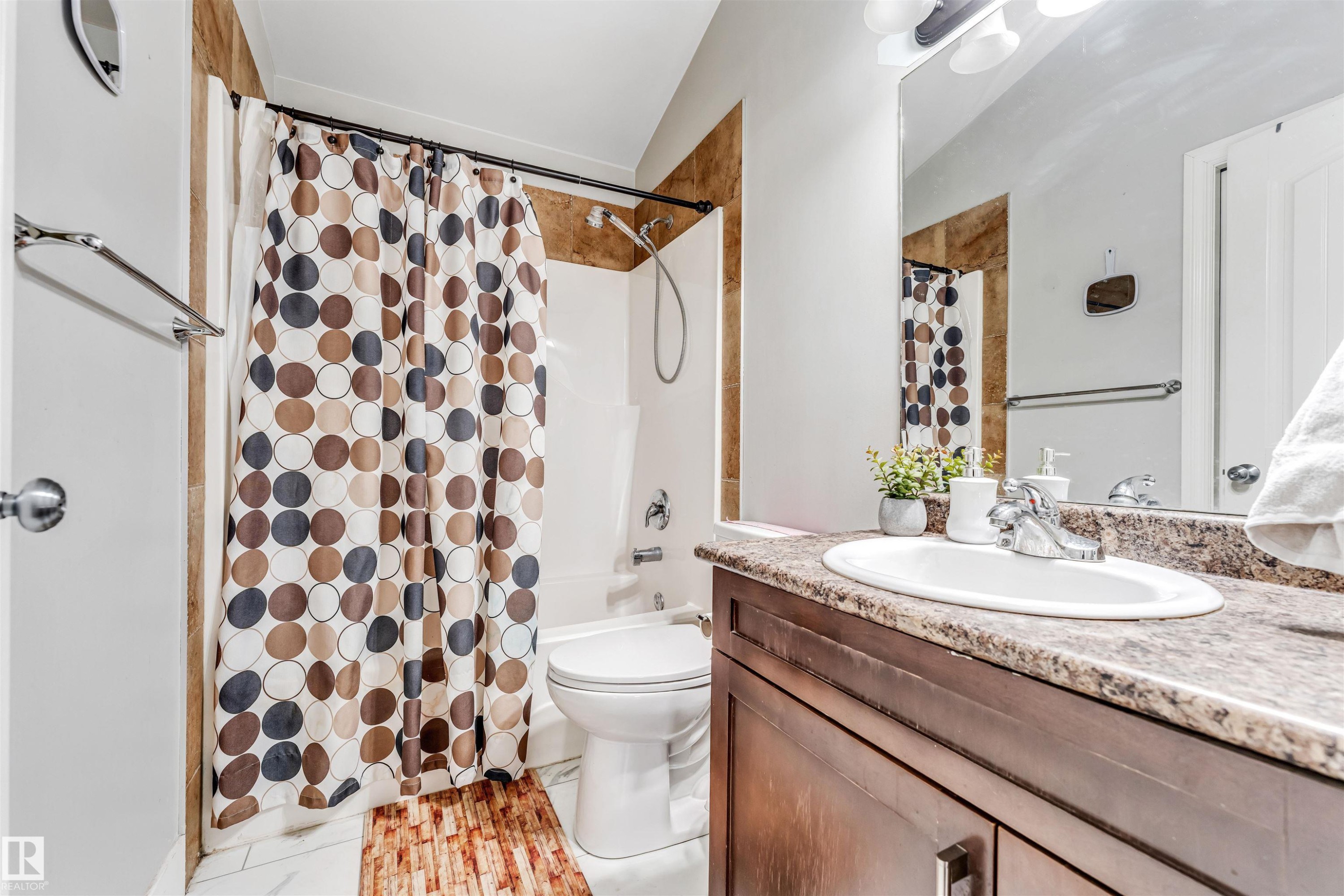 3228 18 St, Edmonton, AB - Indoor Photo Showing Bathroom