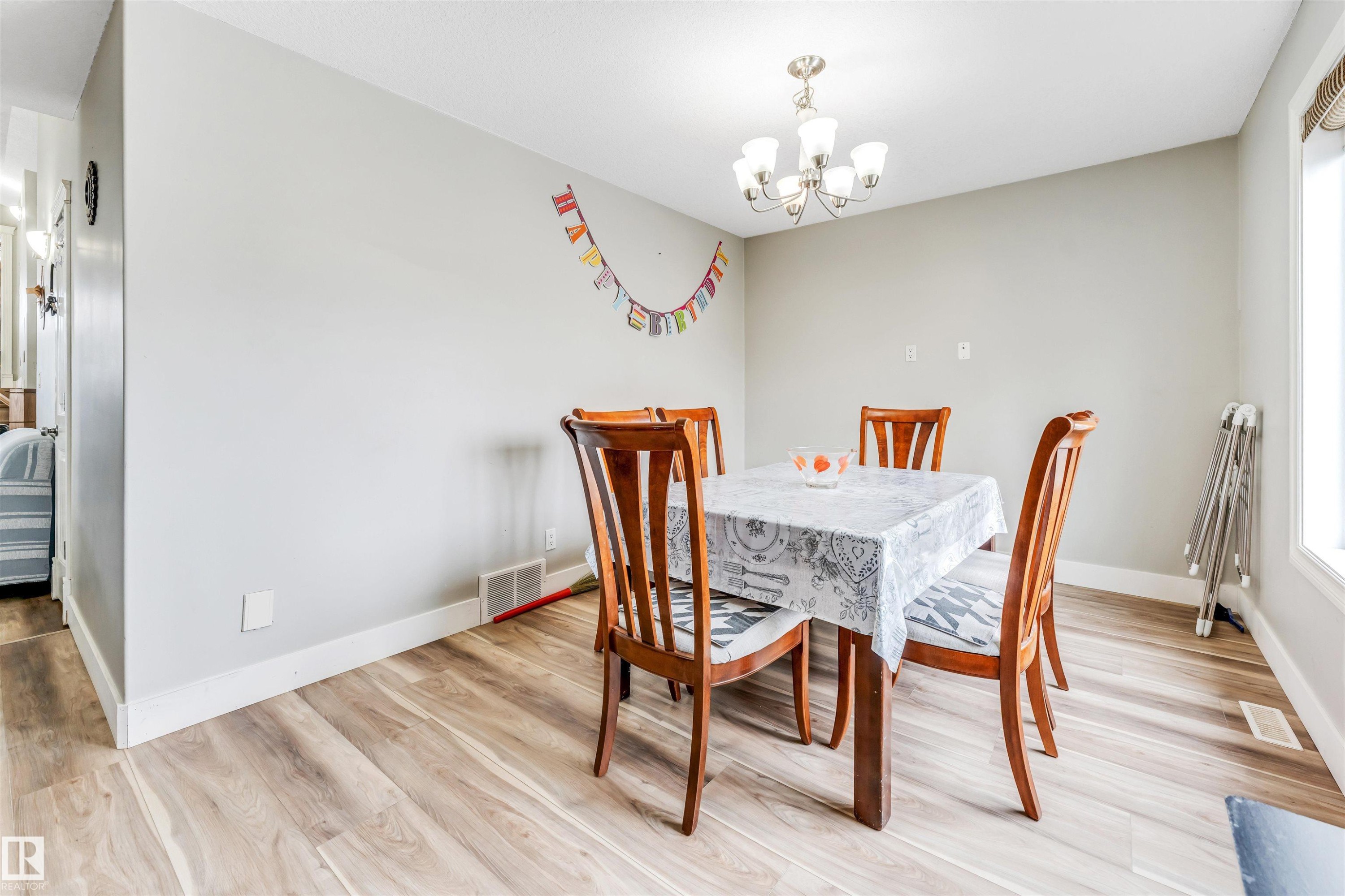 3228 18 St, Edmonton, AB - Indoor Photo Showing Dining Room