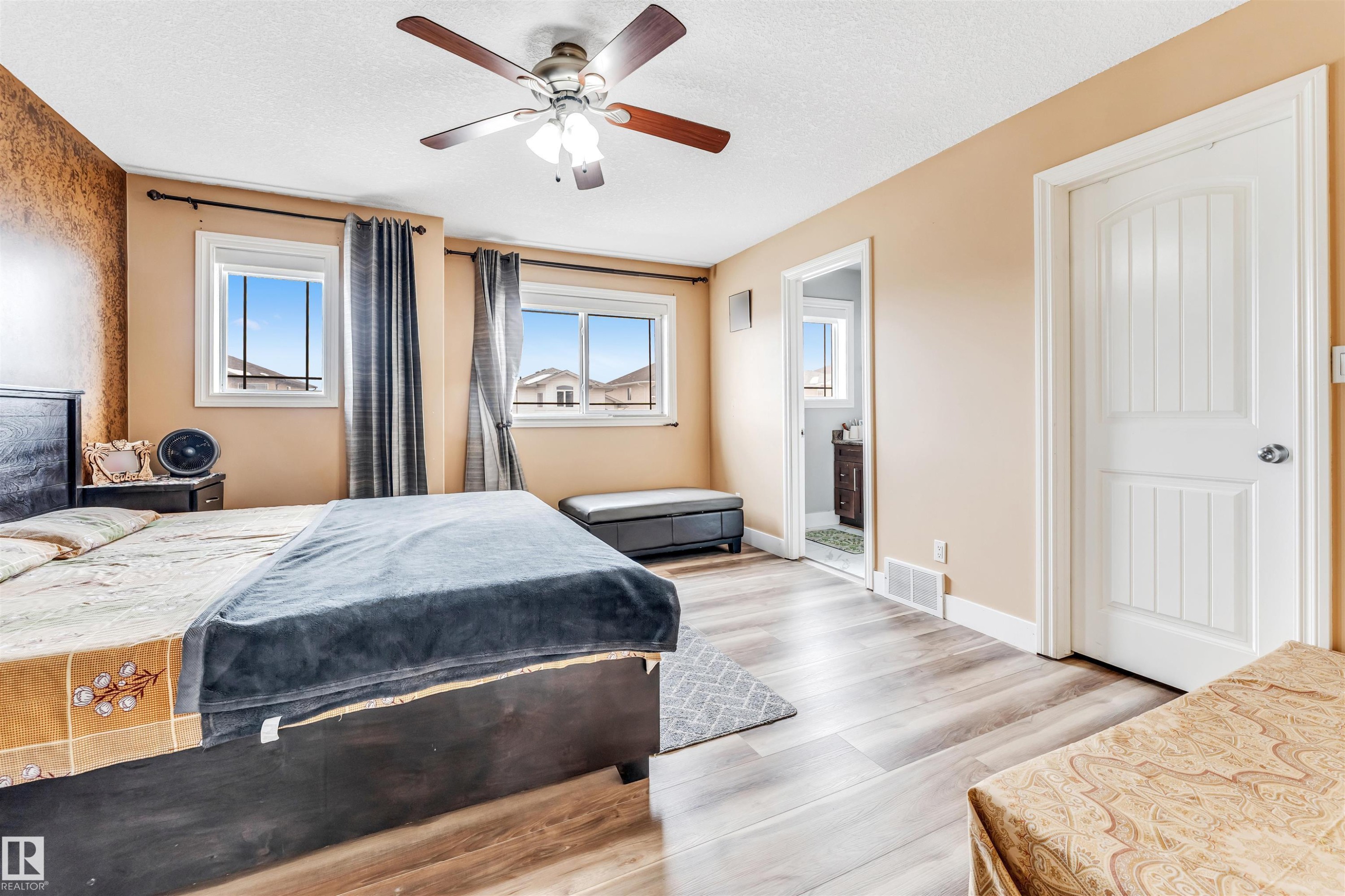 3228 18 St, Edmonton, AB - Indoor Photo Showing Bedroom