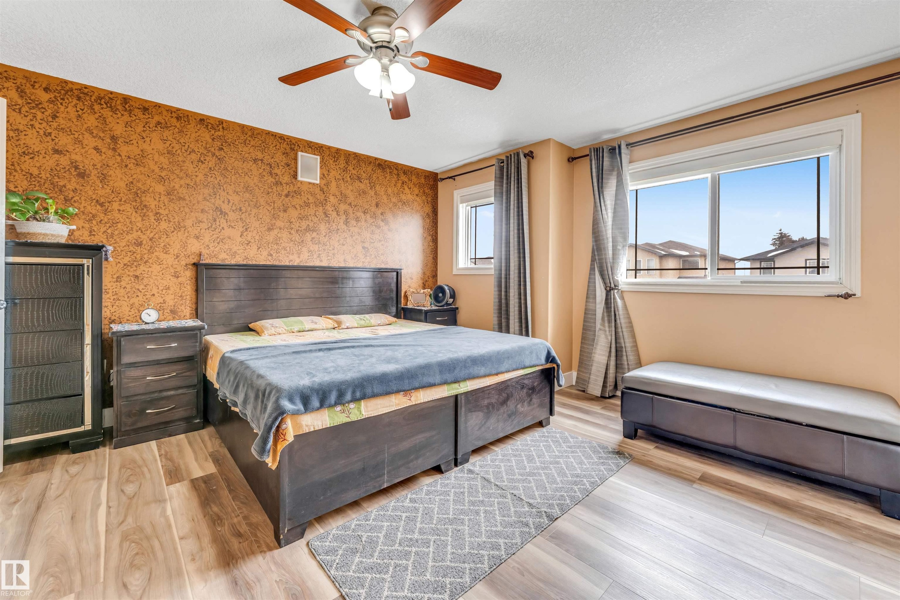 3228 18 St, Edmonton, AB - Indoor Photo Showing Bedroom