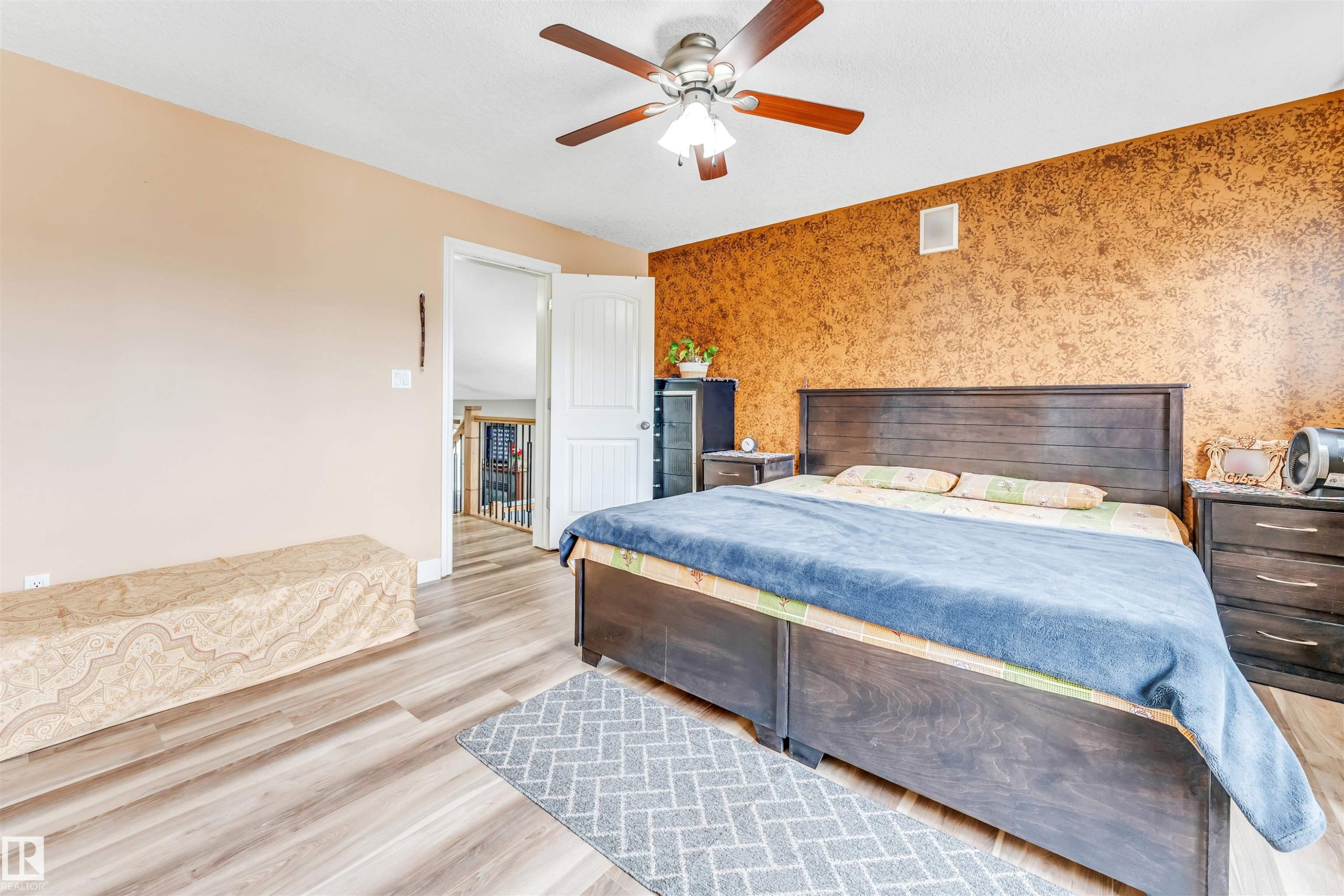 3228 18 St, Edmonton, AB - Indoor Photo Showing Bedroom