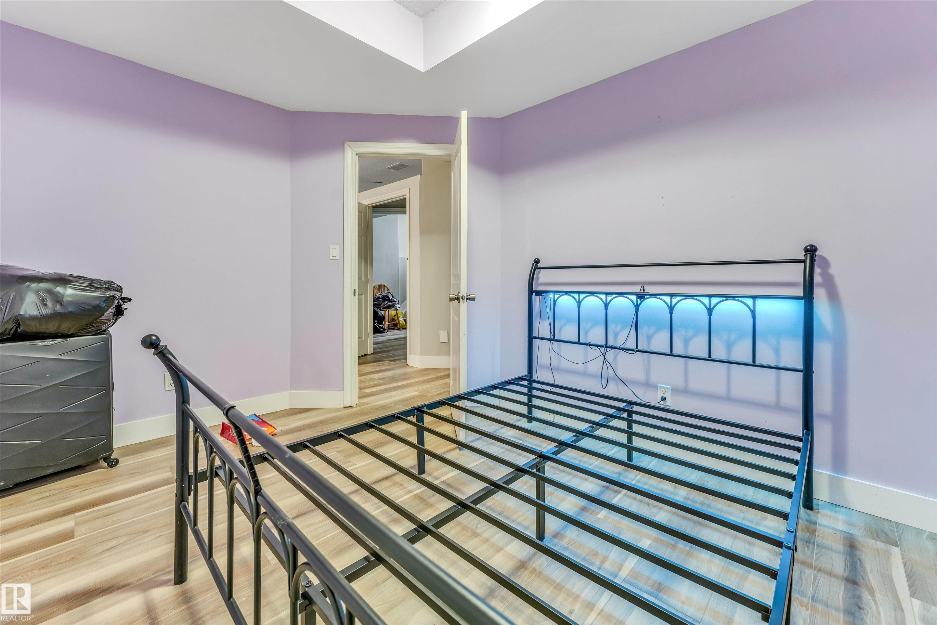 3228 18 St, Edmonton, AB - Indoor Photo Showing Bedroom