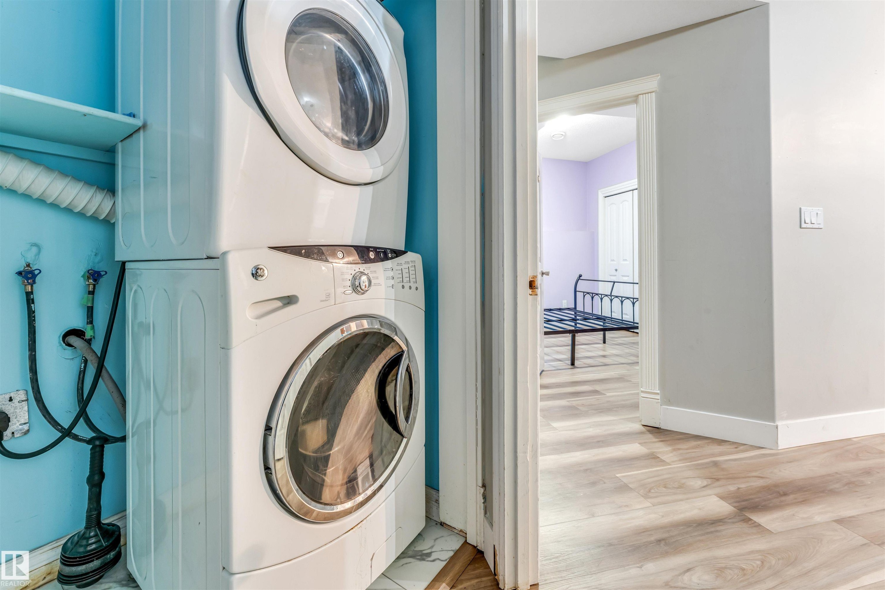 3228 18 St, Edmonton, AB - Indoor Photo Showing Laundry Room