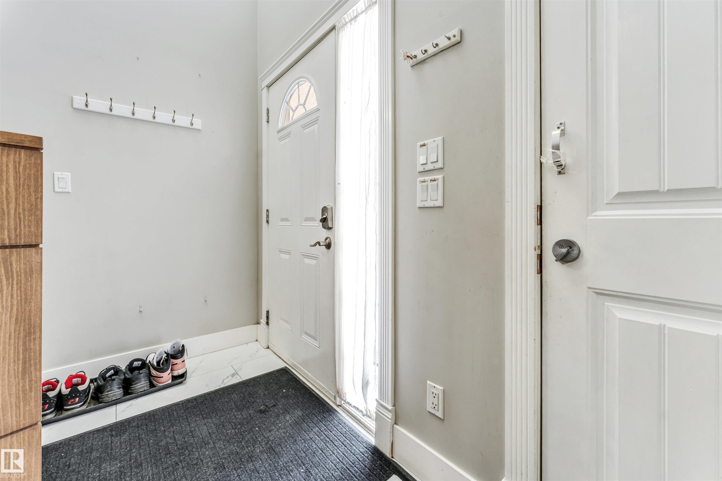 3228 18 St, Edmonton, AB - Indoor Photo Showing Other Room