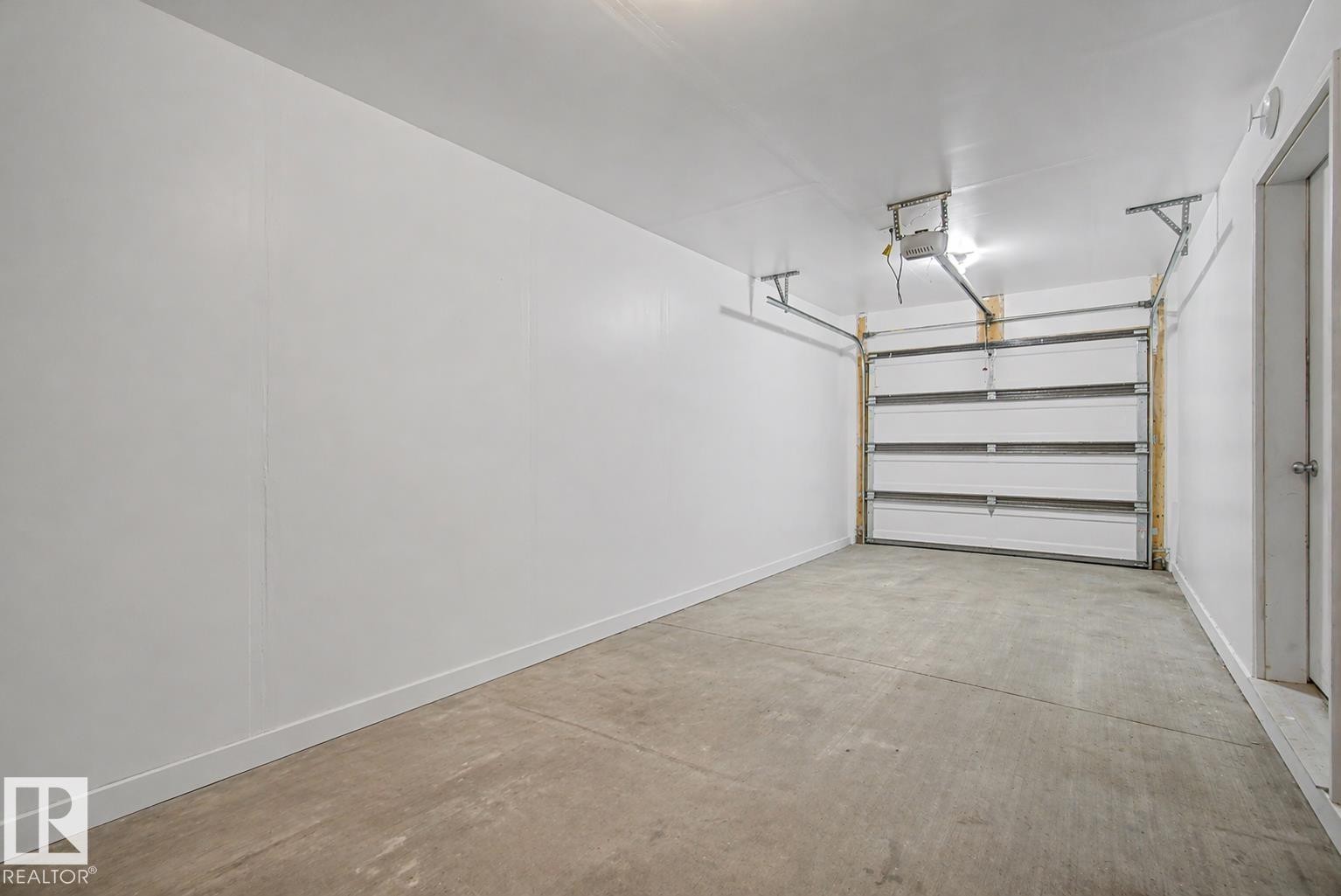 121 401 Southfork Drive, Leduc, AB - Indoor Photo Showing Garage