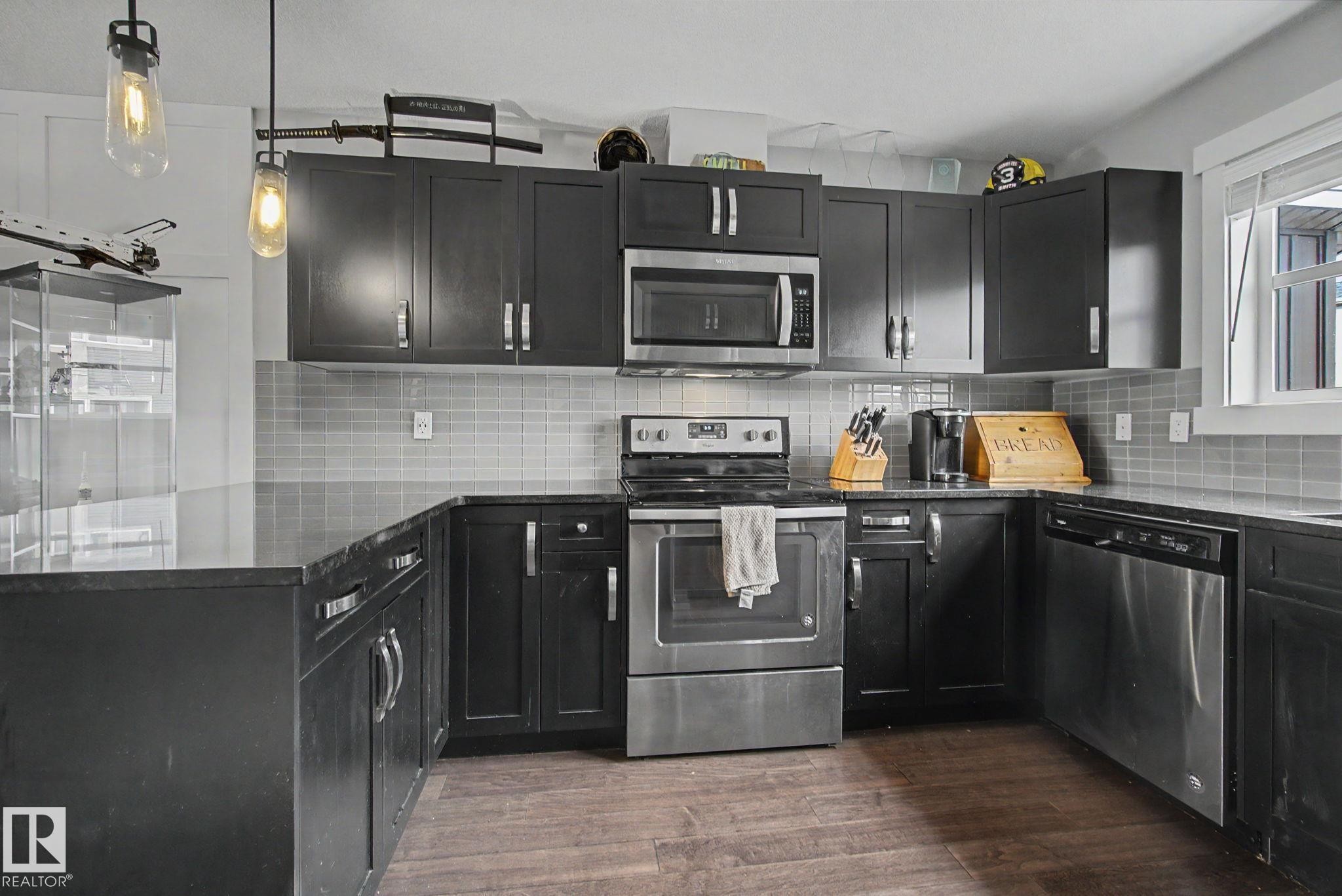 121 401 Southfork Drive, Leduc, AB - Indoor Photo Showing Kitchen