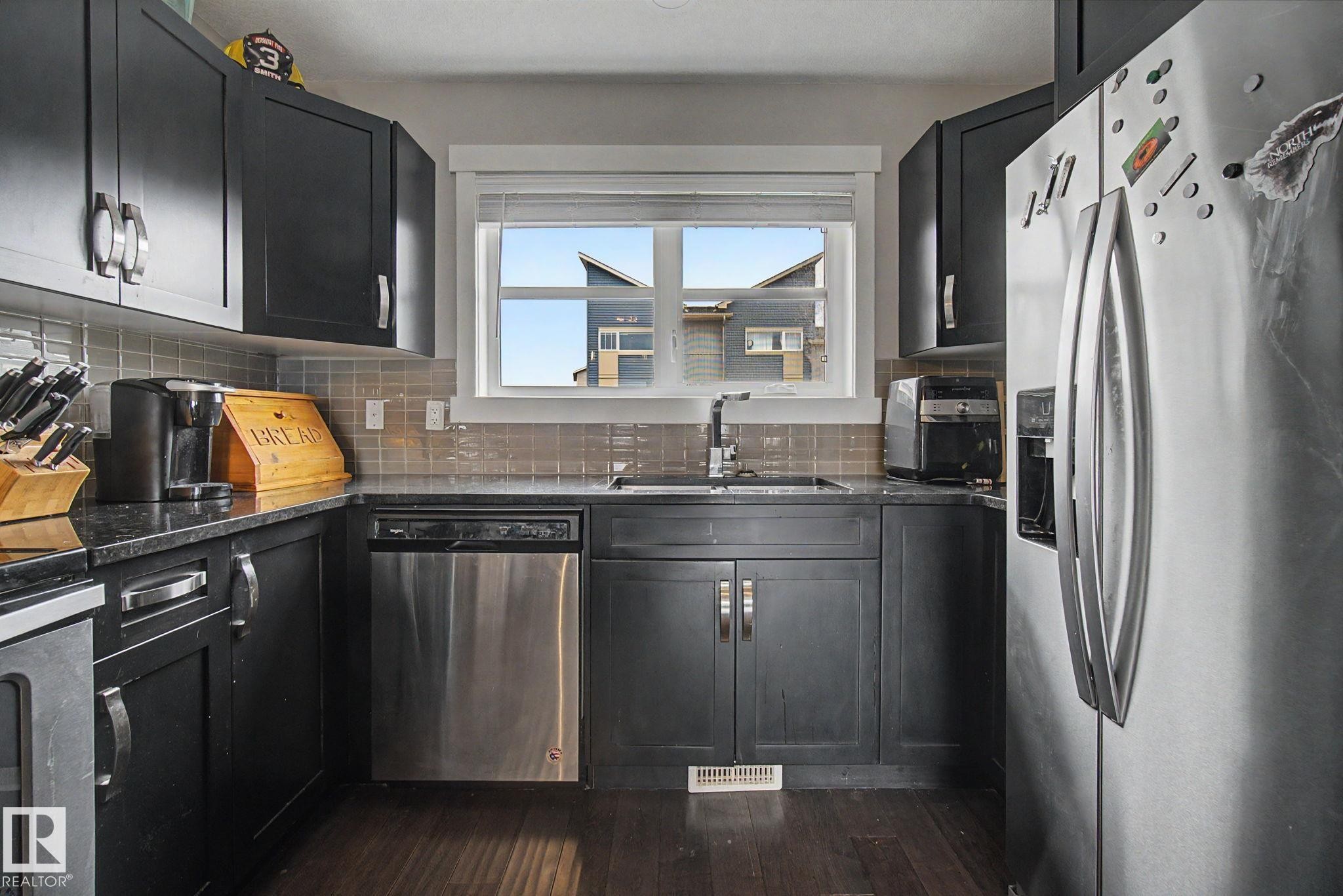 121 401 Southfork Drive, Leduc, AB - Indoor Photo Showing Kitchen
