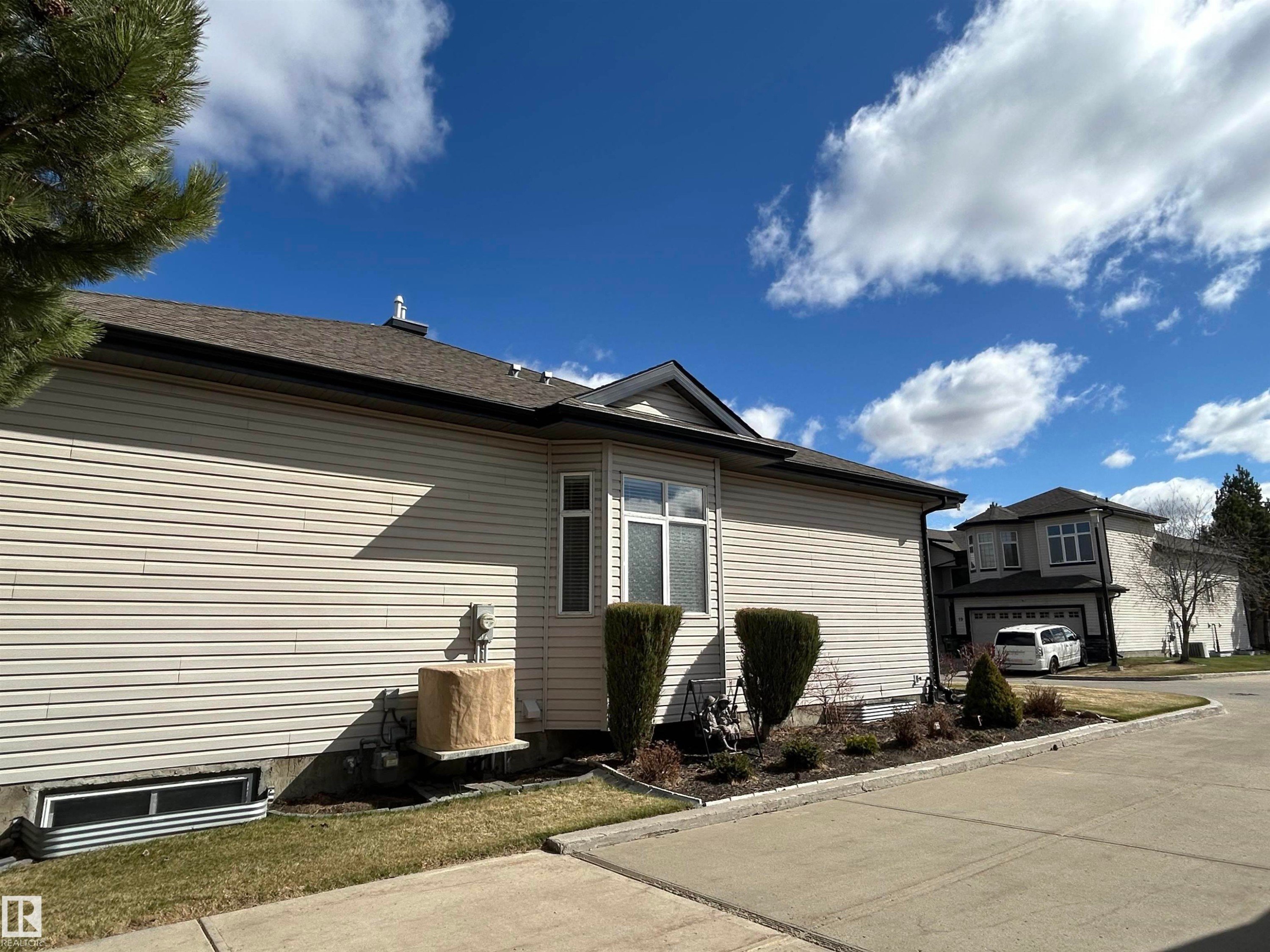17 12610 15 Avenue, Edmonton, AB - Outdoor