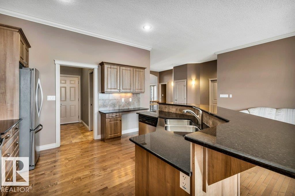 17 12610 15 Avenue, Edmonton, AB - Indoor Photo Showing Kitchen With Double Sink