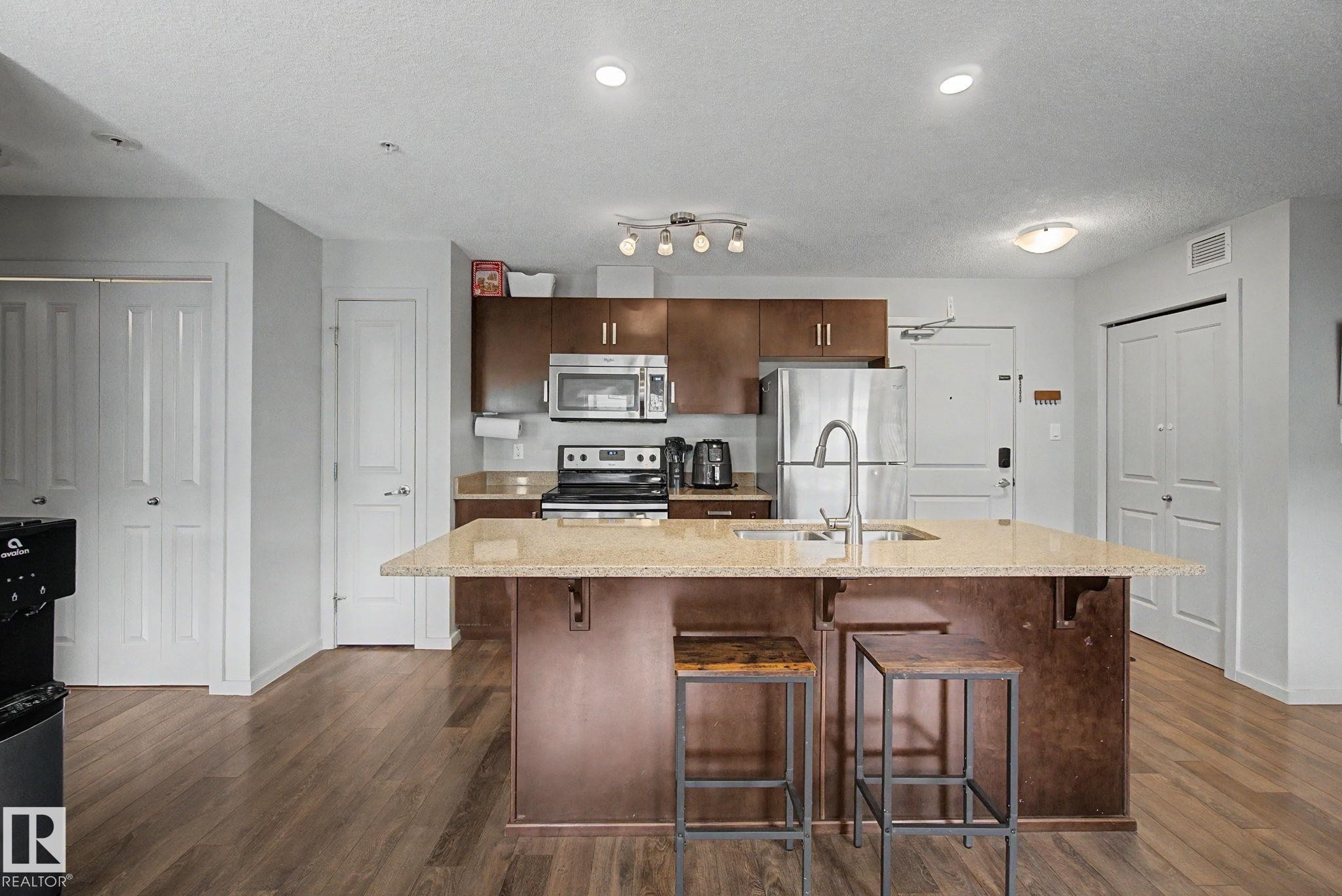 330 390 Windermere Rd, Edmonton, AB - Indoor Photo Showing Kitchen With Double Sink