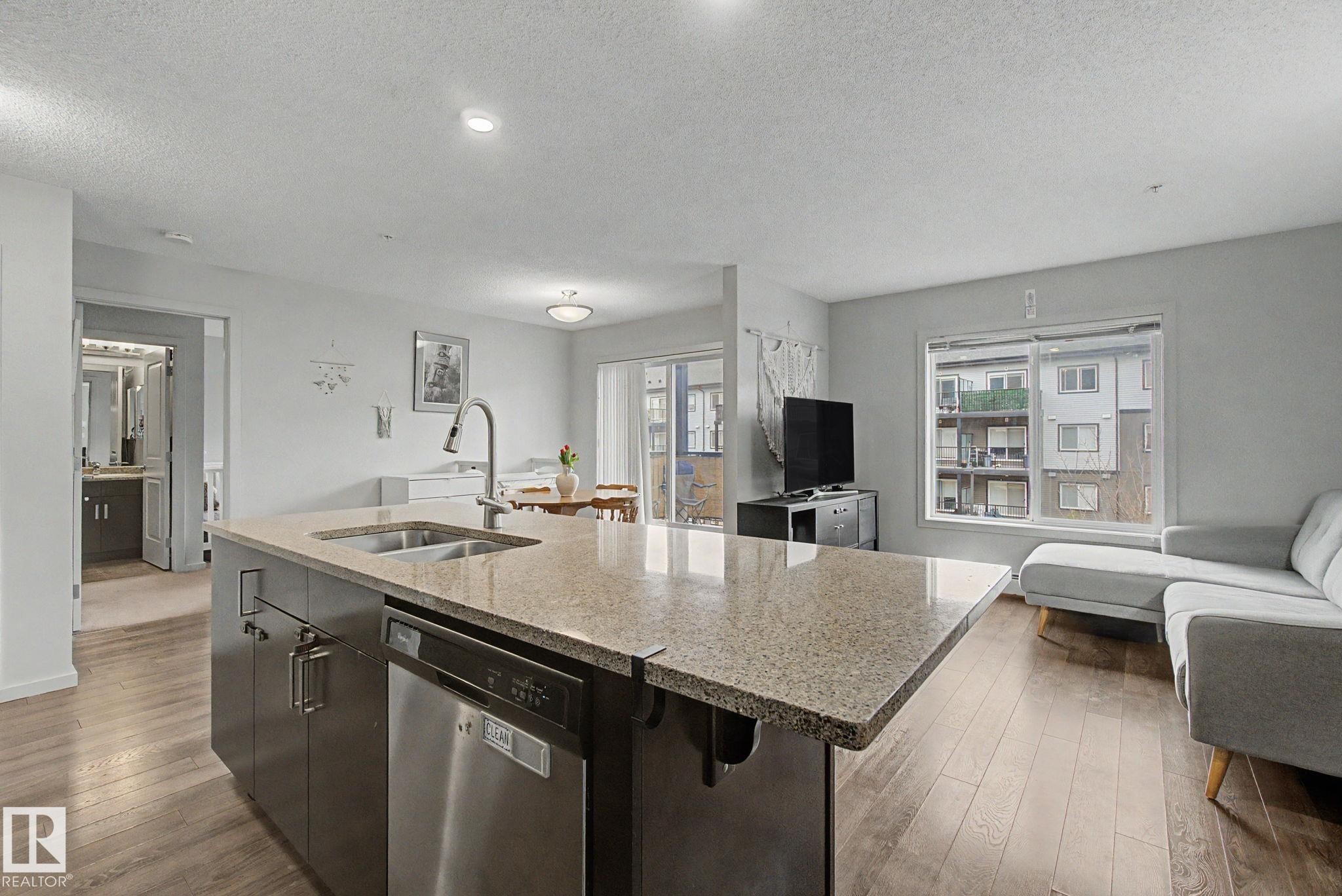 330 390 Windermere Rd, Edmonton, AB - Indoor
