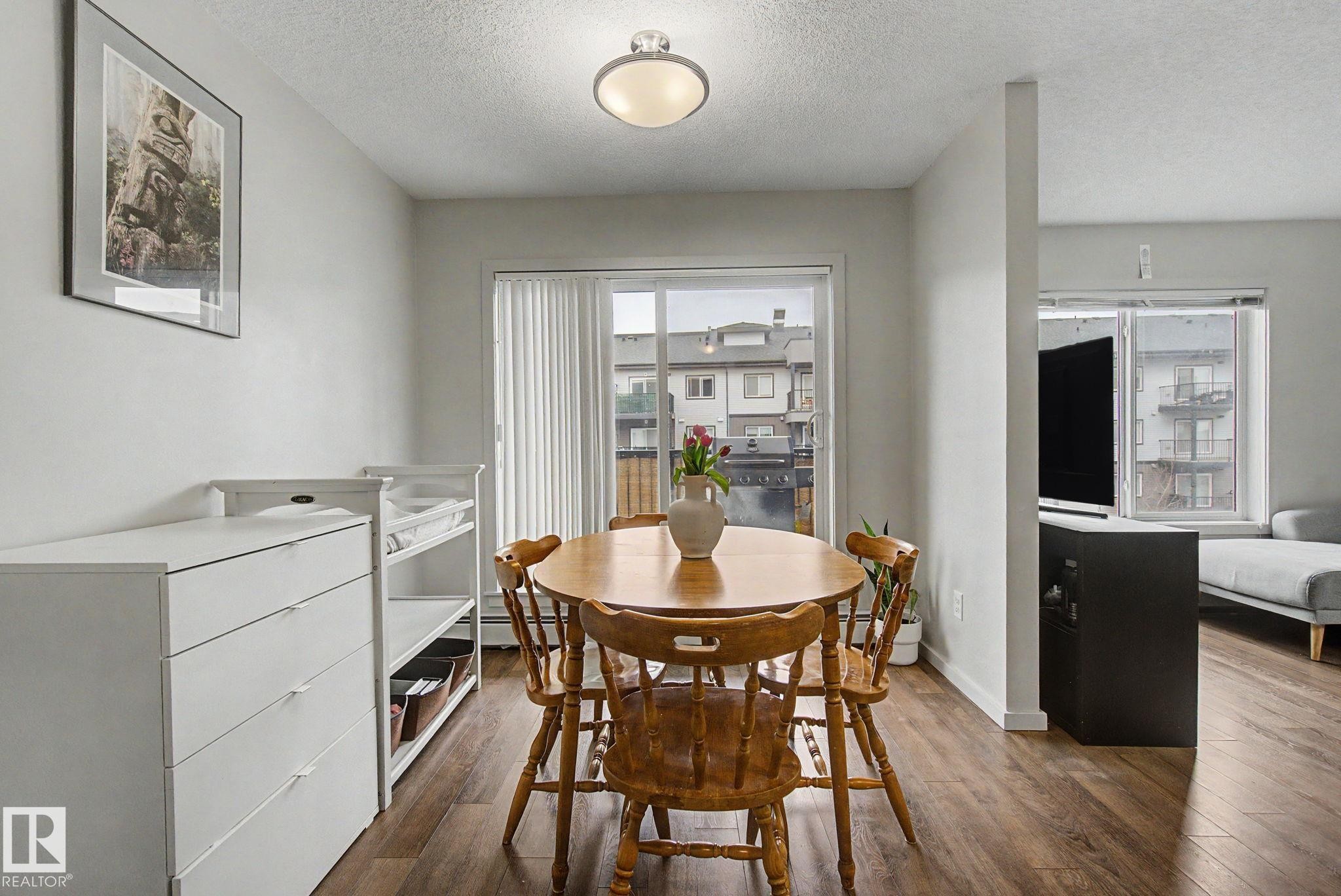 330 390 Windermere Rd, Edmonton, AB - Indoor Photo Showing Dining Room