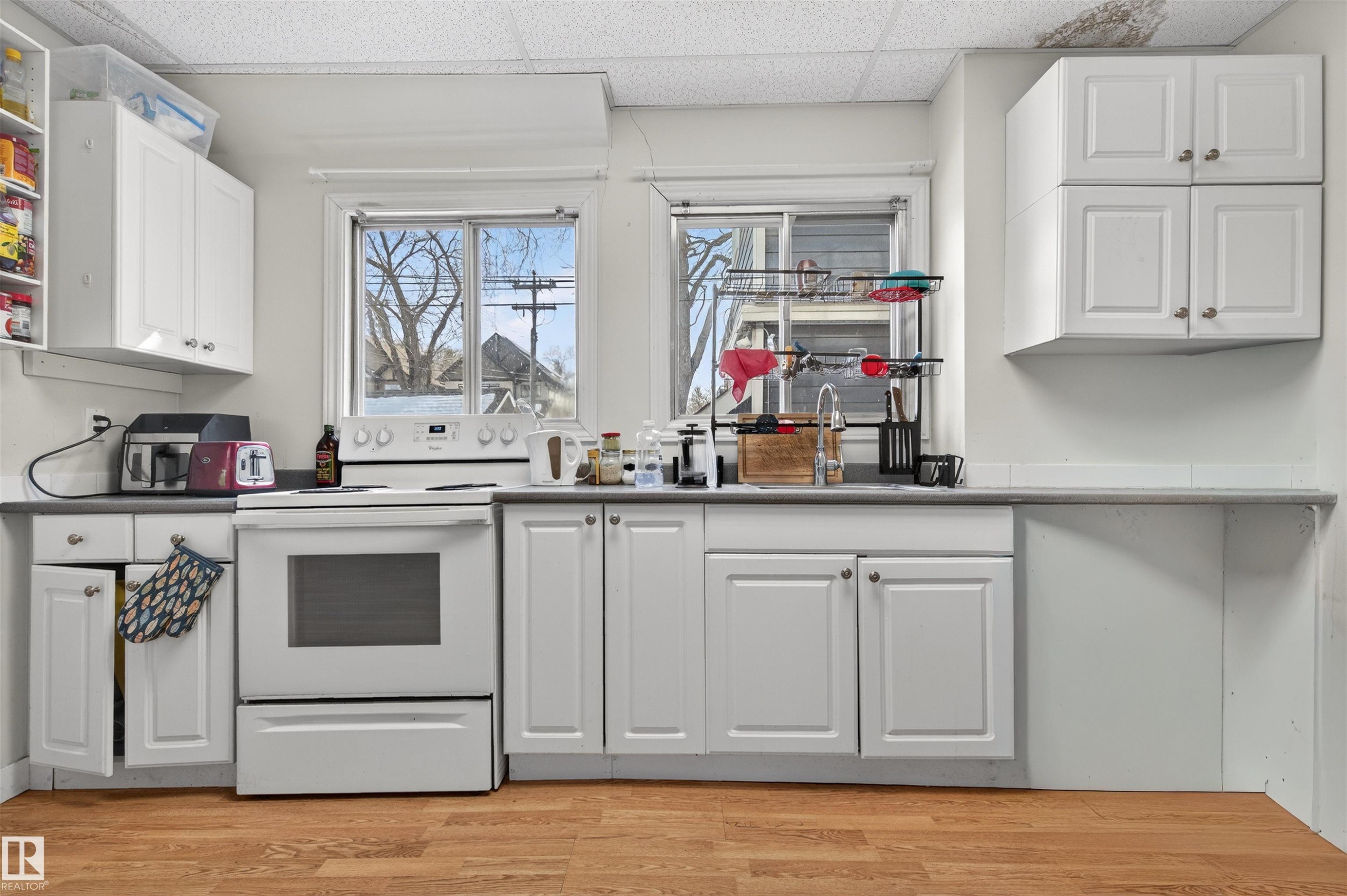 9205 99 Street, Edmonton, AB - Indoor Photo Showing Kitchen