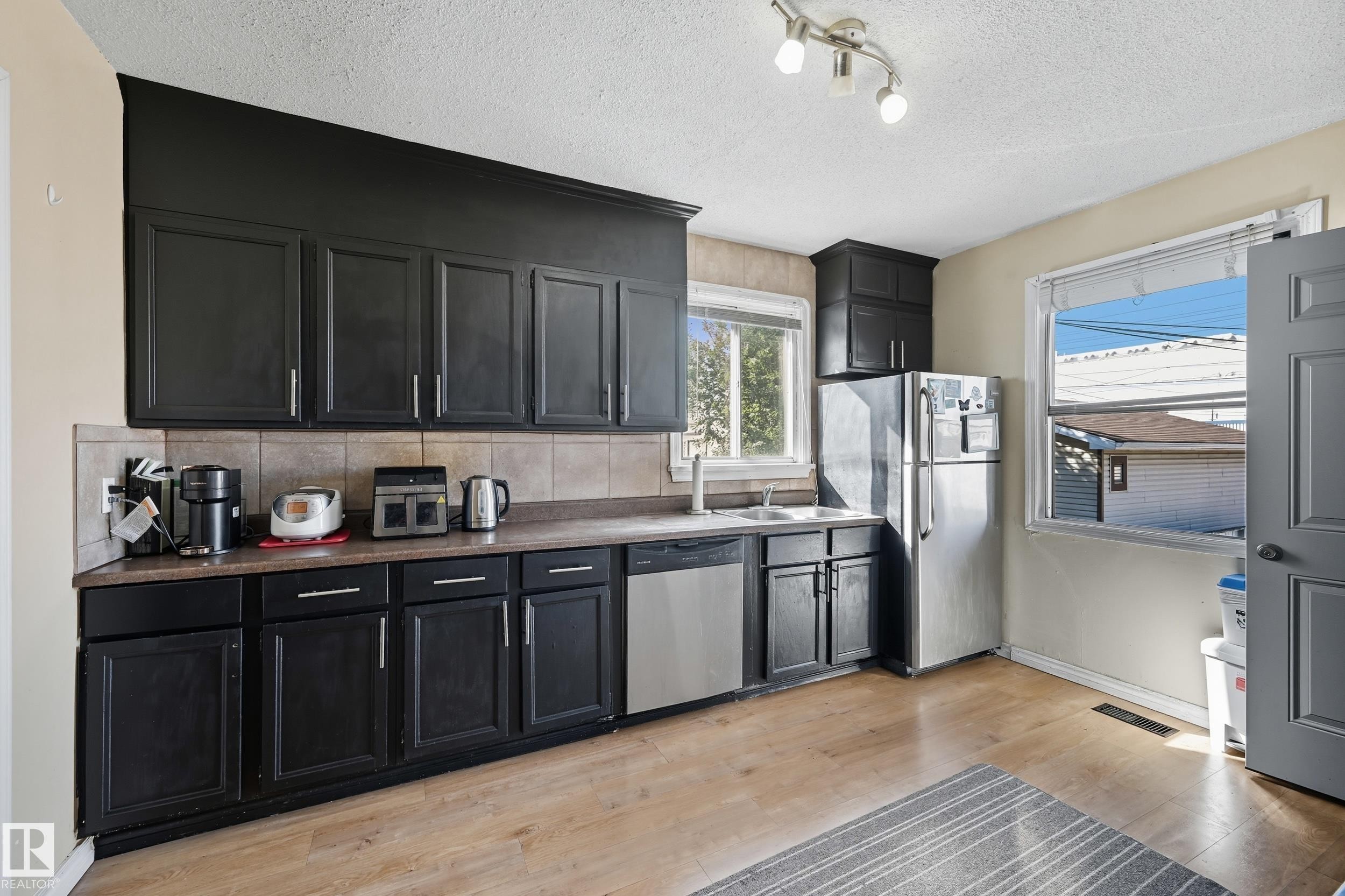 11908 71 Street, Edmonton, AB - Indoor Photo Showing Kitchen
