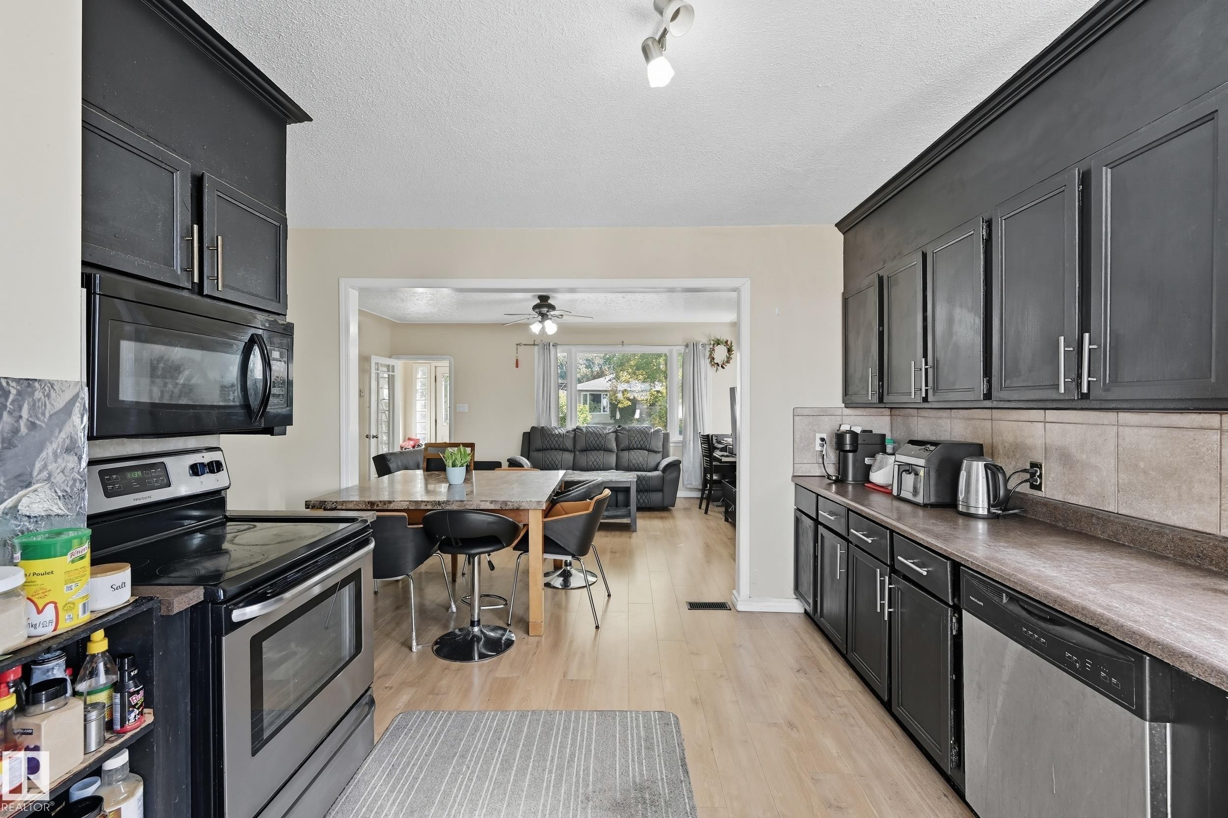 11908 71 Street, Edmonton, AB - Indoor Photo Showing Kitchen
