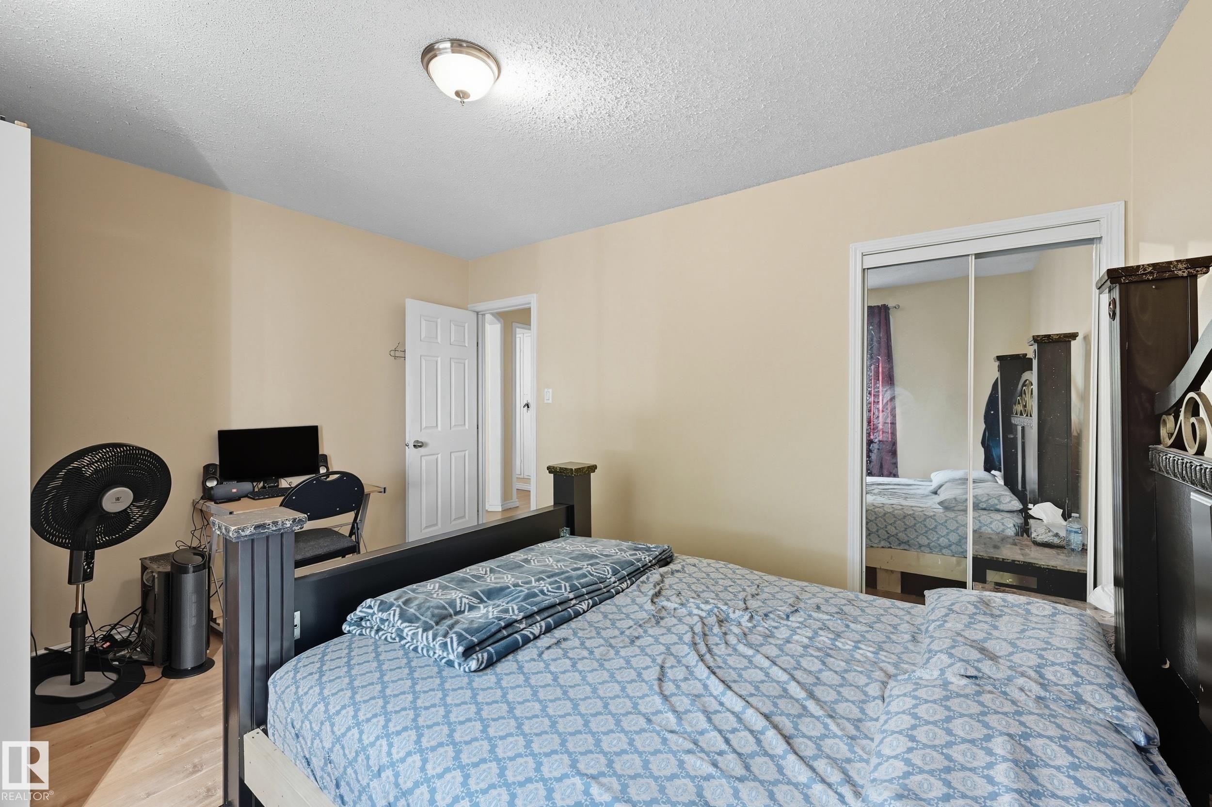 11908 71 Street, Edmonton, AB - Indoor Photo Showing Bedroom
