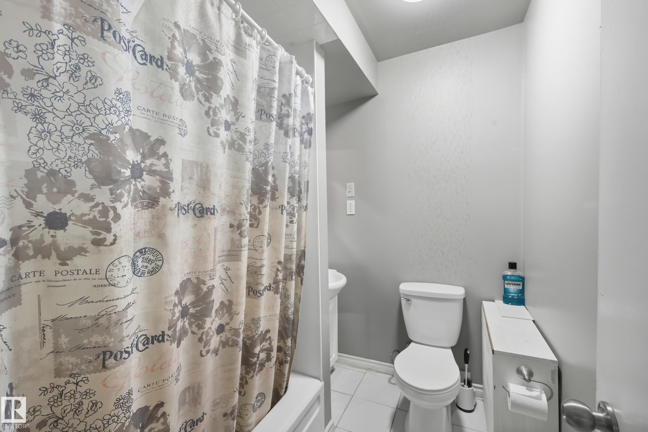 11908 71 Street, Edmonton, AB - Indoor Photo Showing Bathroom