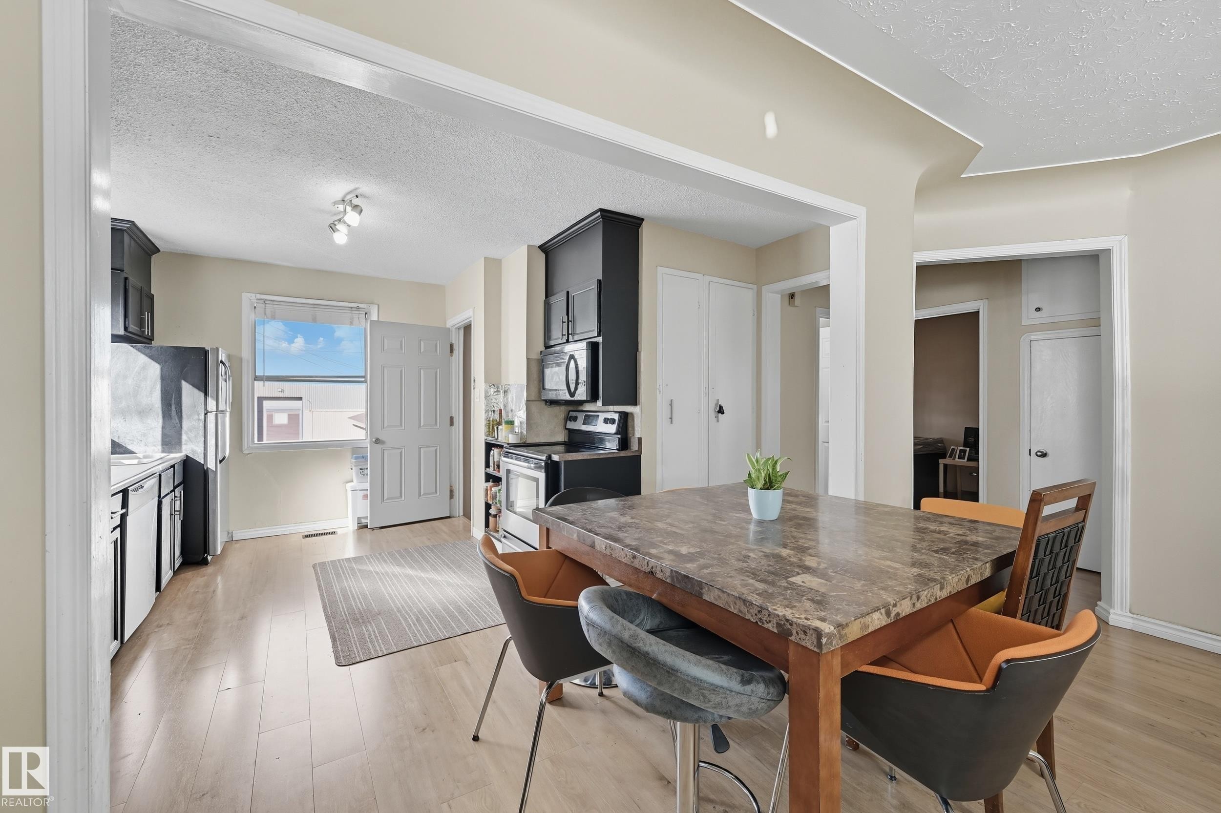 11908 71 Street, Edmonton, AB - Indoor Photo Showing Dining Room
