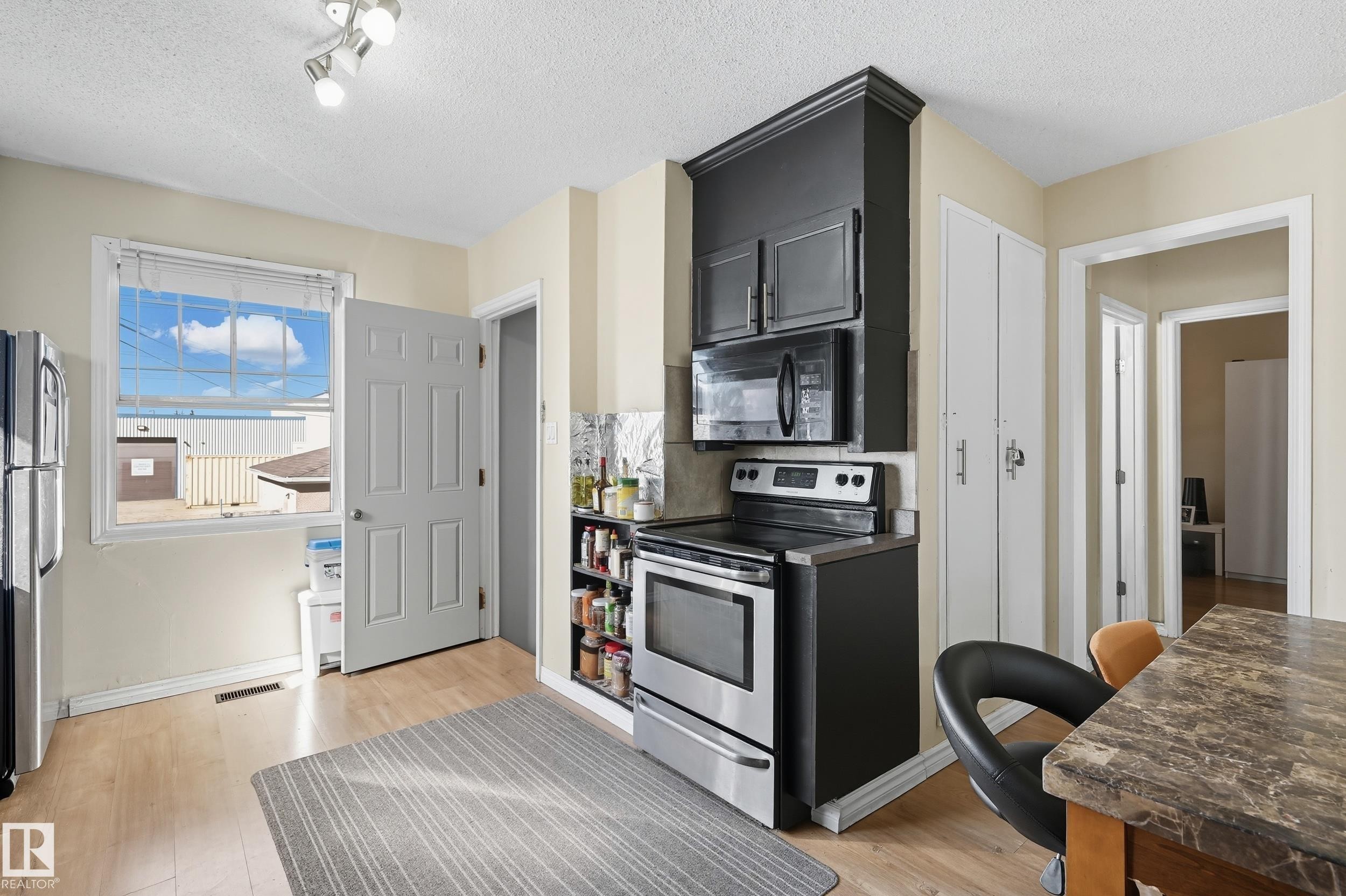 11908 71 Street, Edmonton, AB - Indoor Photo Showing Kitchen