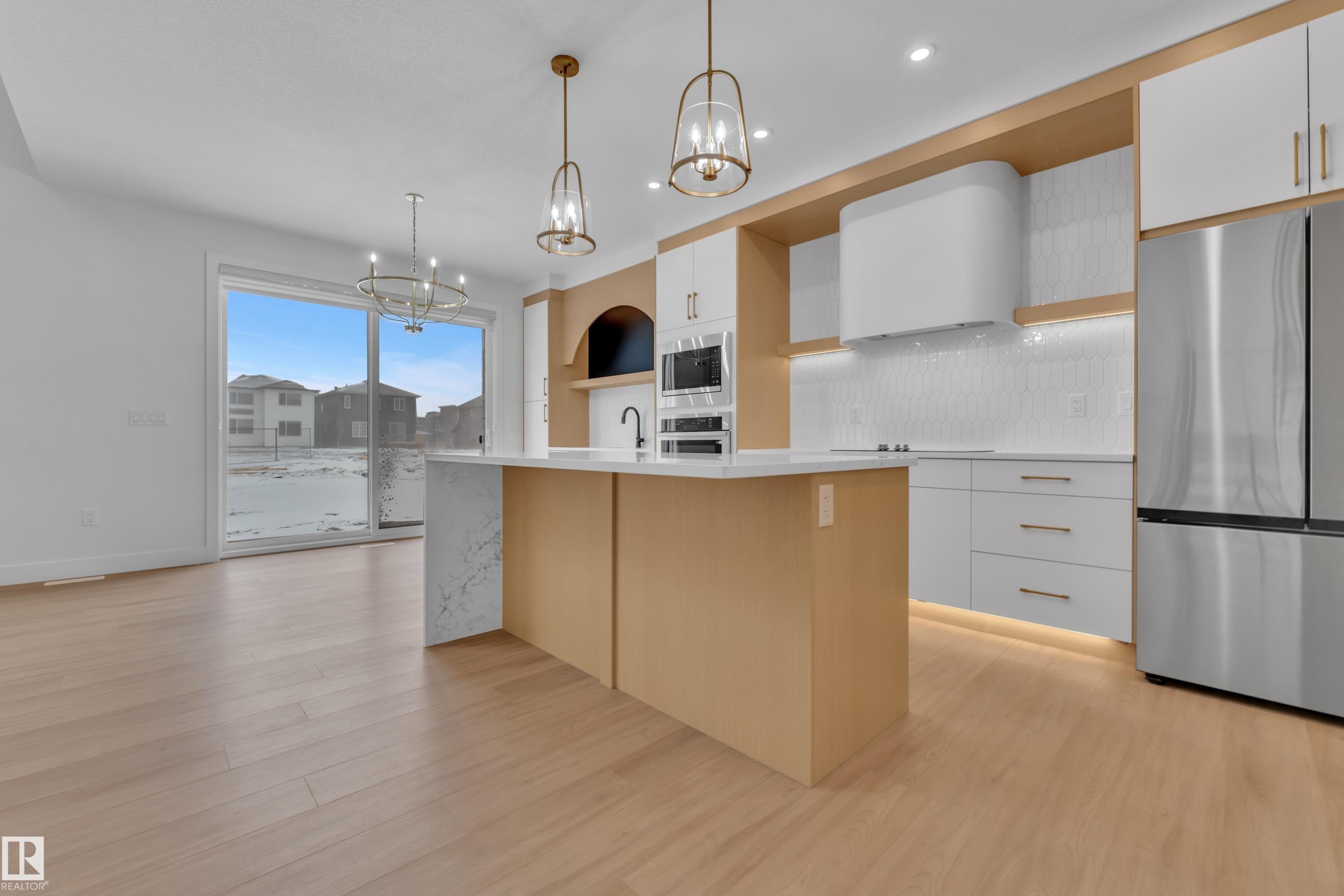 8790 Mayday Lane, Edmonton, AB - Indoor Photo Showing Kitchen With Upgraded Kitchen