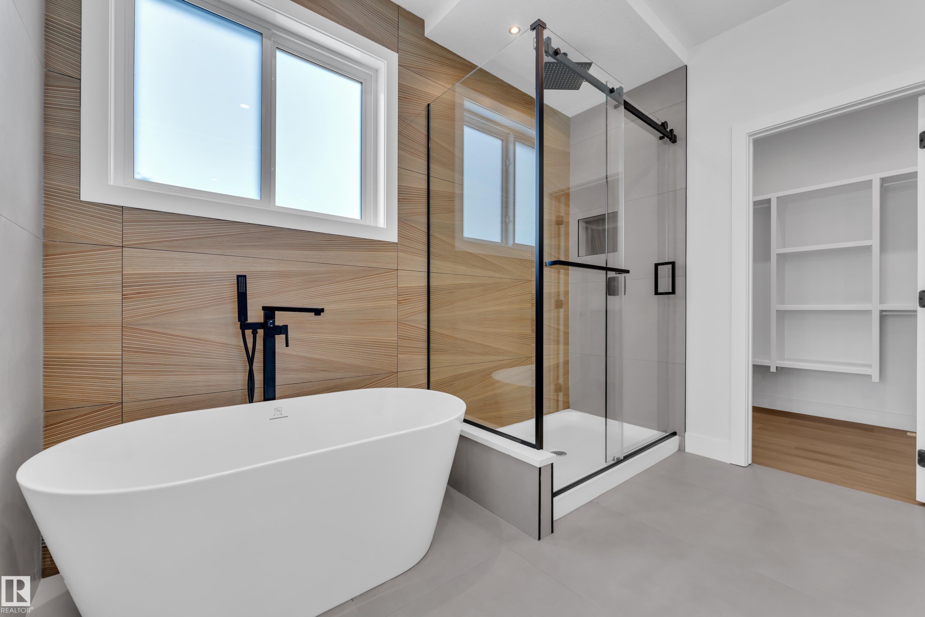 8790 Mayday Lane, Edmonton, AB - Indoor Photo Showing Bathroom
