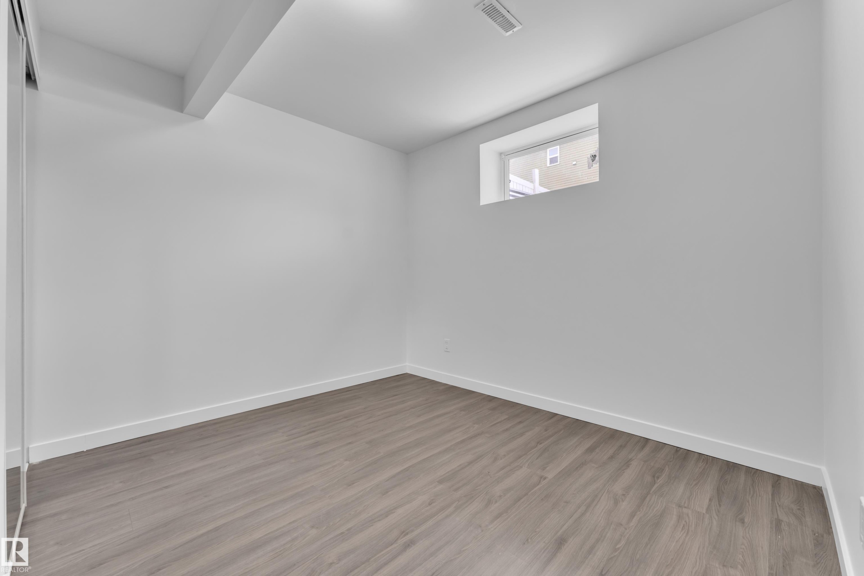 208 79 Street, Edmonton, AB - Indoor Photo Showing Other Room