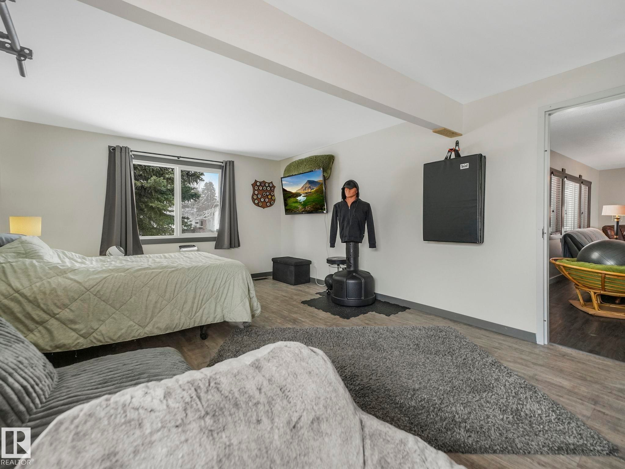 Spacious with light gray walls, and an overhead beam - 7607 70 Avenue, Edmonton, AB - Indoor Photo Showing Bedroom