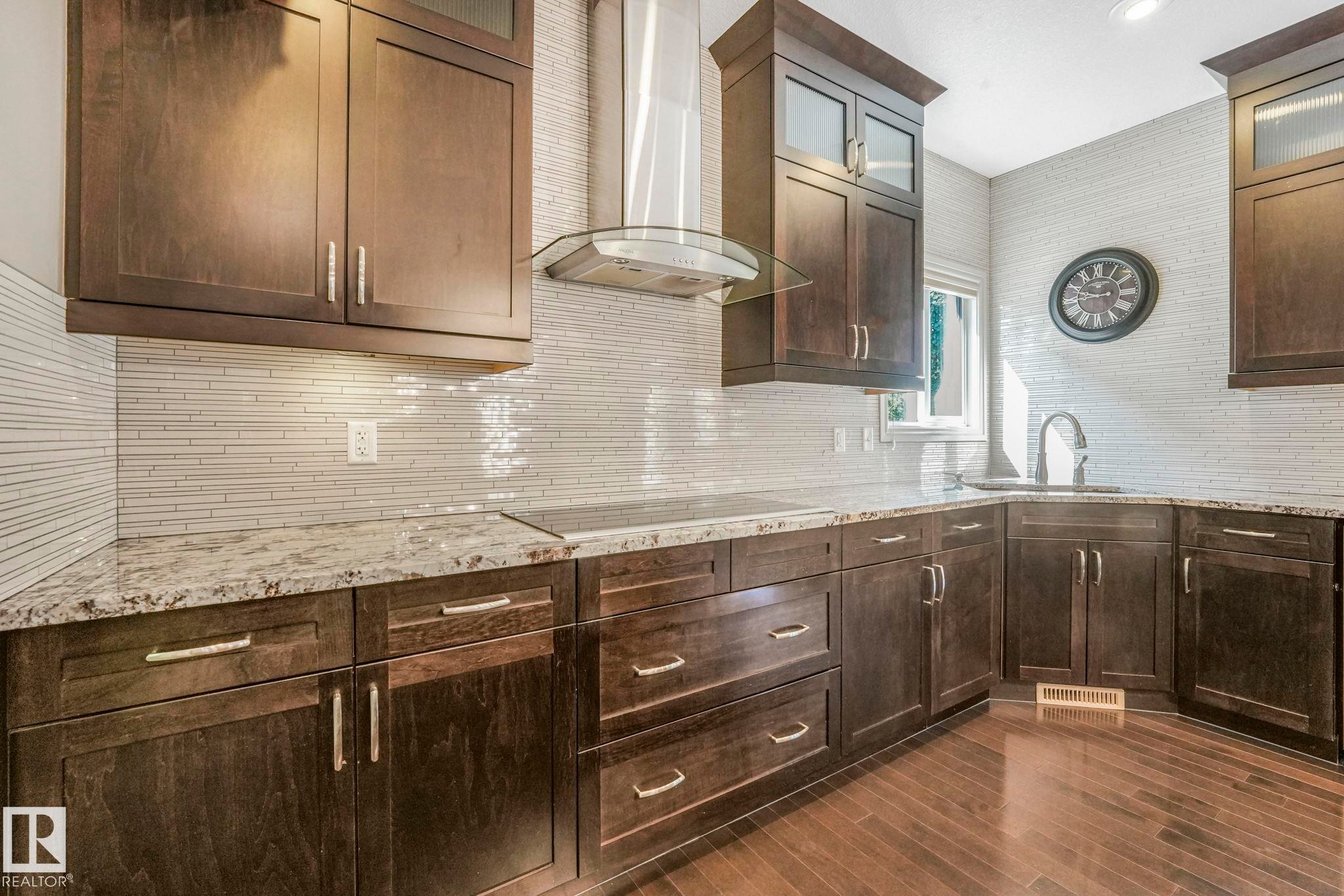 1232 Chahley Landing, Edmonton, AB - Indoor Photo Showing Kitchen With Upgraded Kitchen