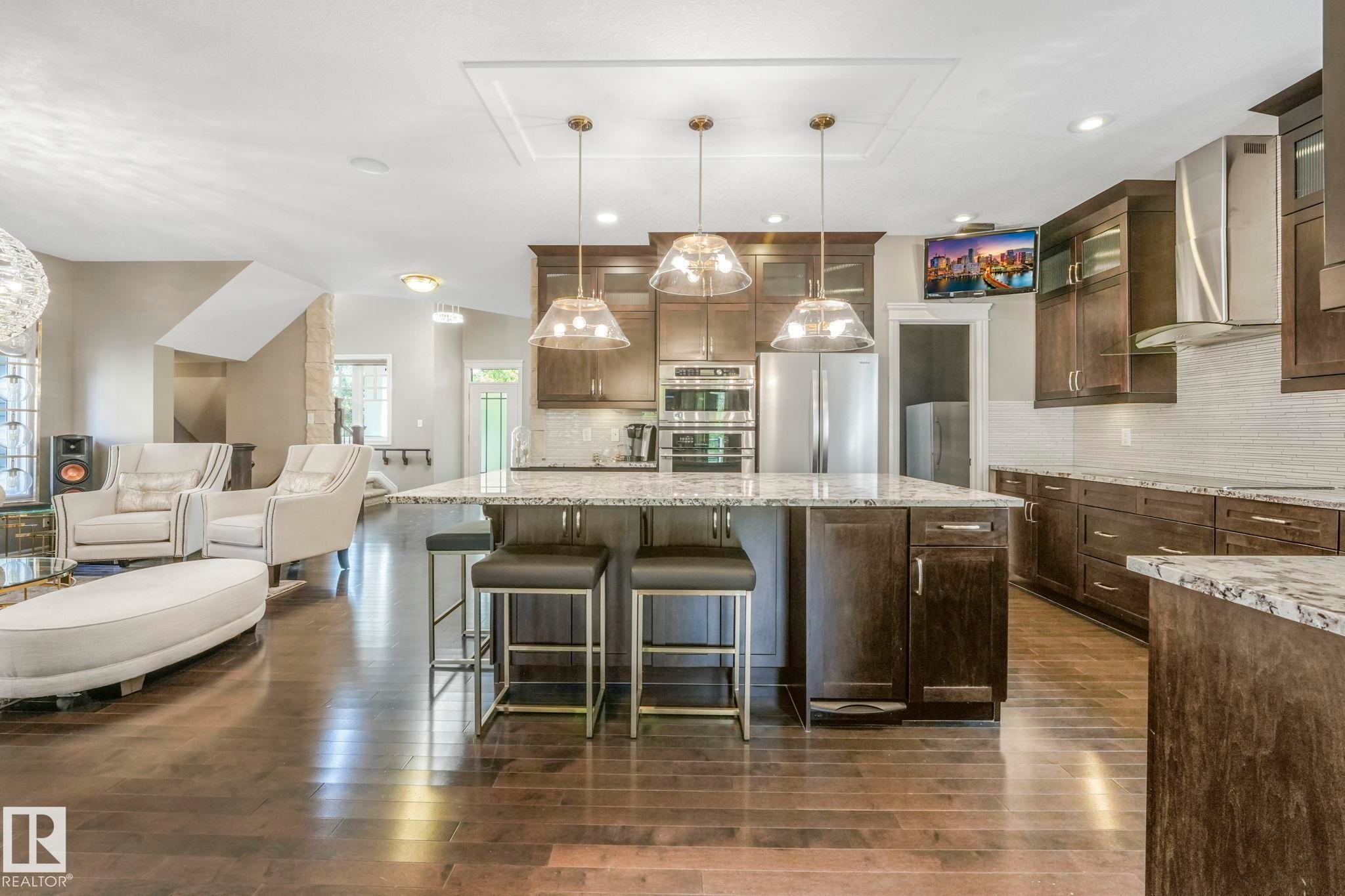 1232 Chahley Landing, Edmonton, AB - Indoor Photo Showing Kitchen With Upgraded Kitchen