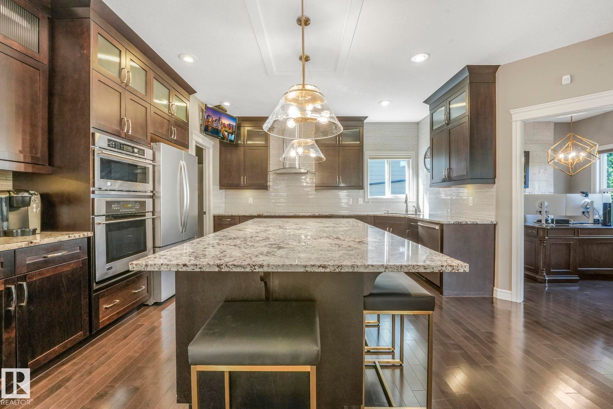 1232 Chahley Landing, Edmonton, AB - Indoor Photo Showing Kitchen With Upgraded Kitchen