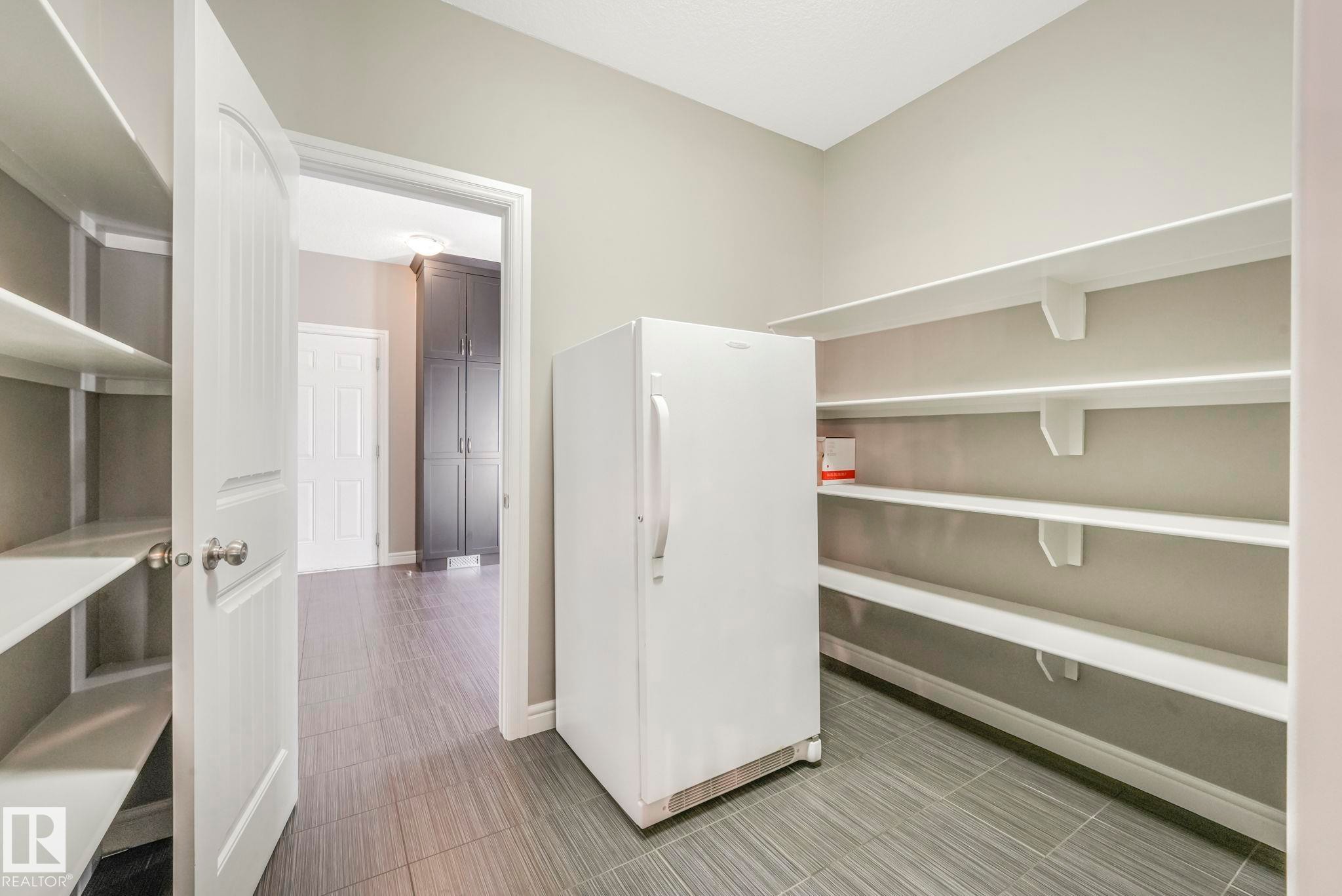 1232 Chahley Landing, Edmonton, AB - Indoor With Storage