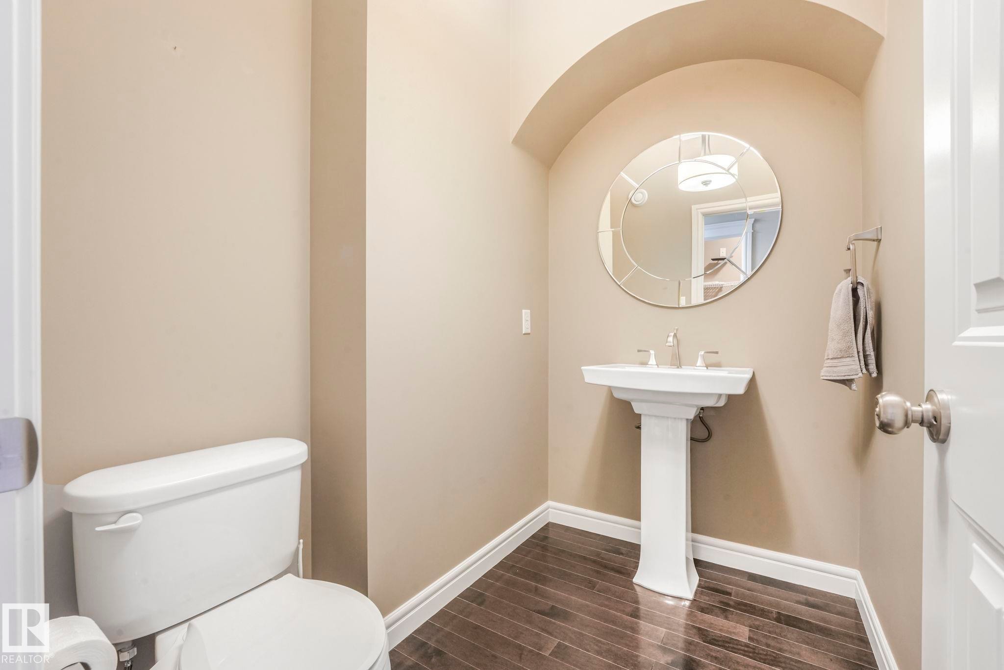 1232 Chahley Landing, Edmonton, AB - Indoor Photo Showing Bathroom