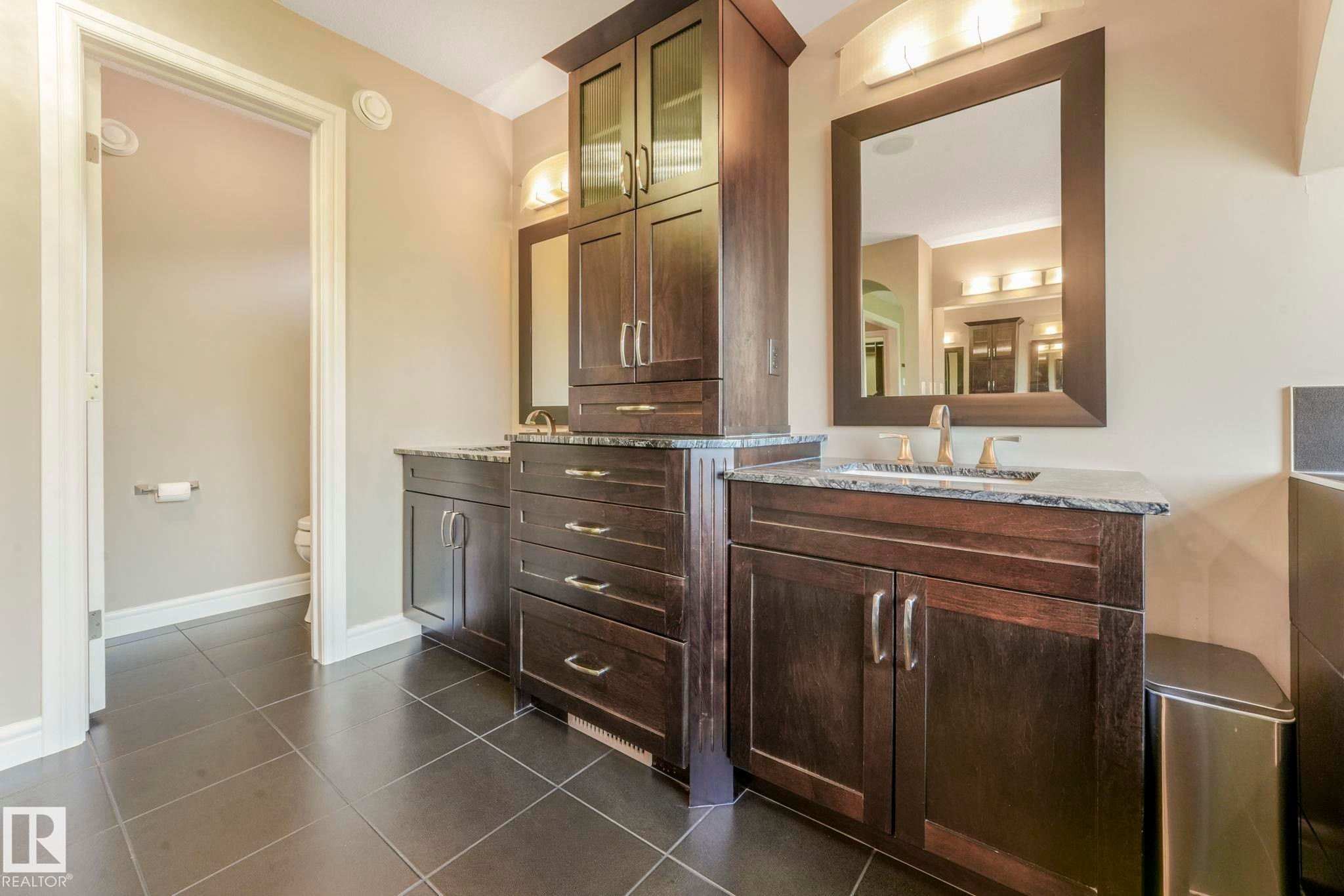 1232 Chahley Landing, Edmonton, AB - Indoor Photo Showing Bathroom
