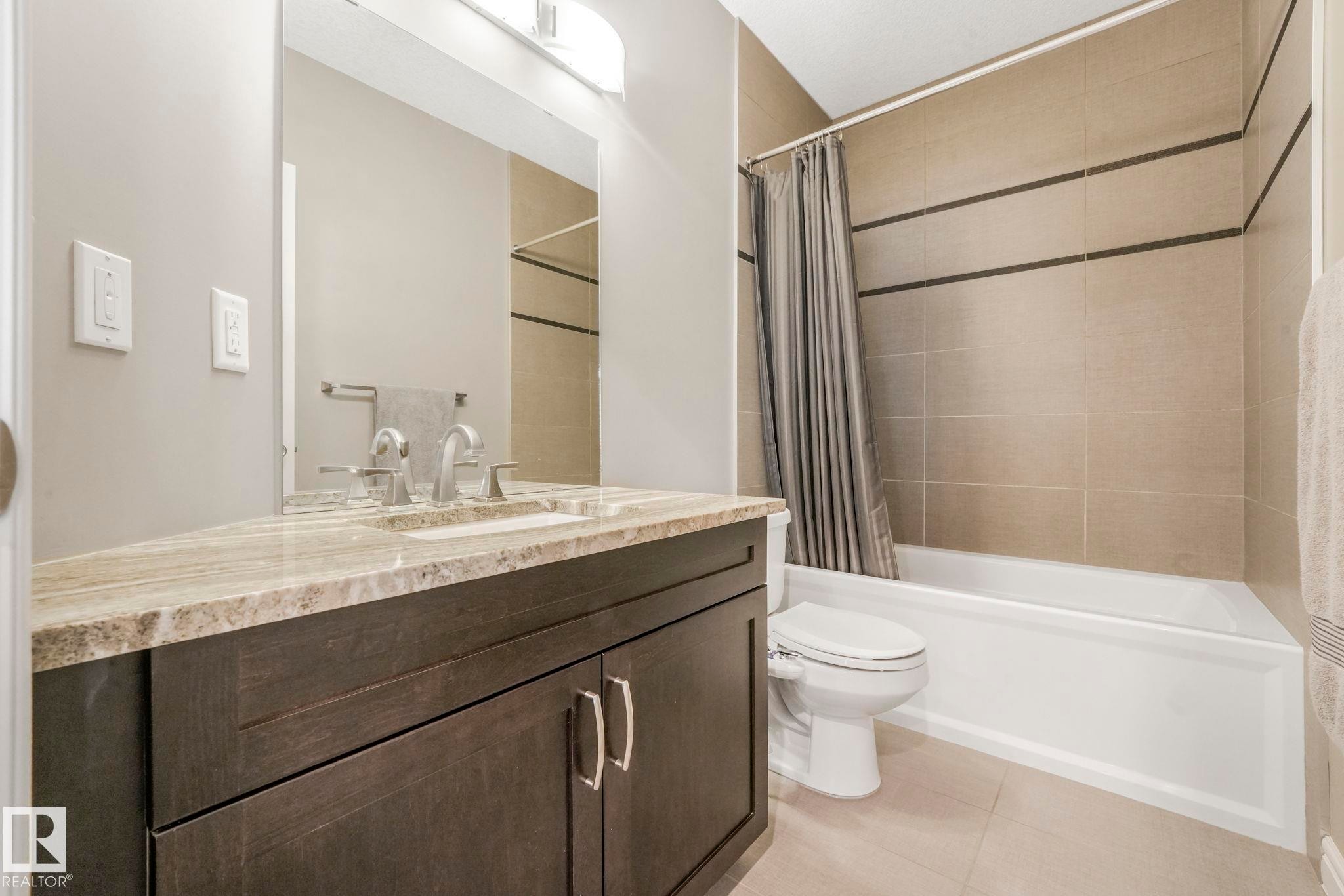 1232 Chahley Landing, Edmonton, AB - Indoor Photo Showing Bathroom