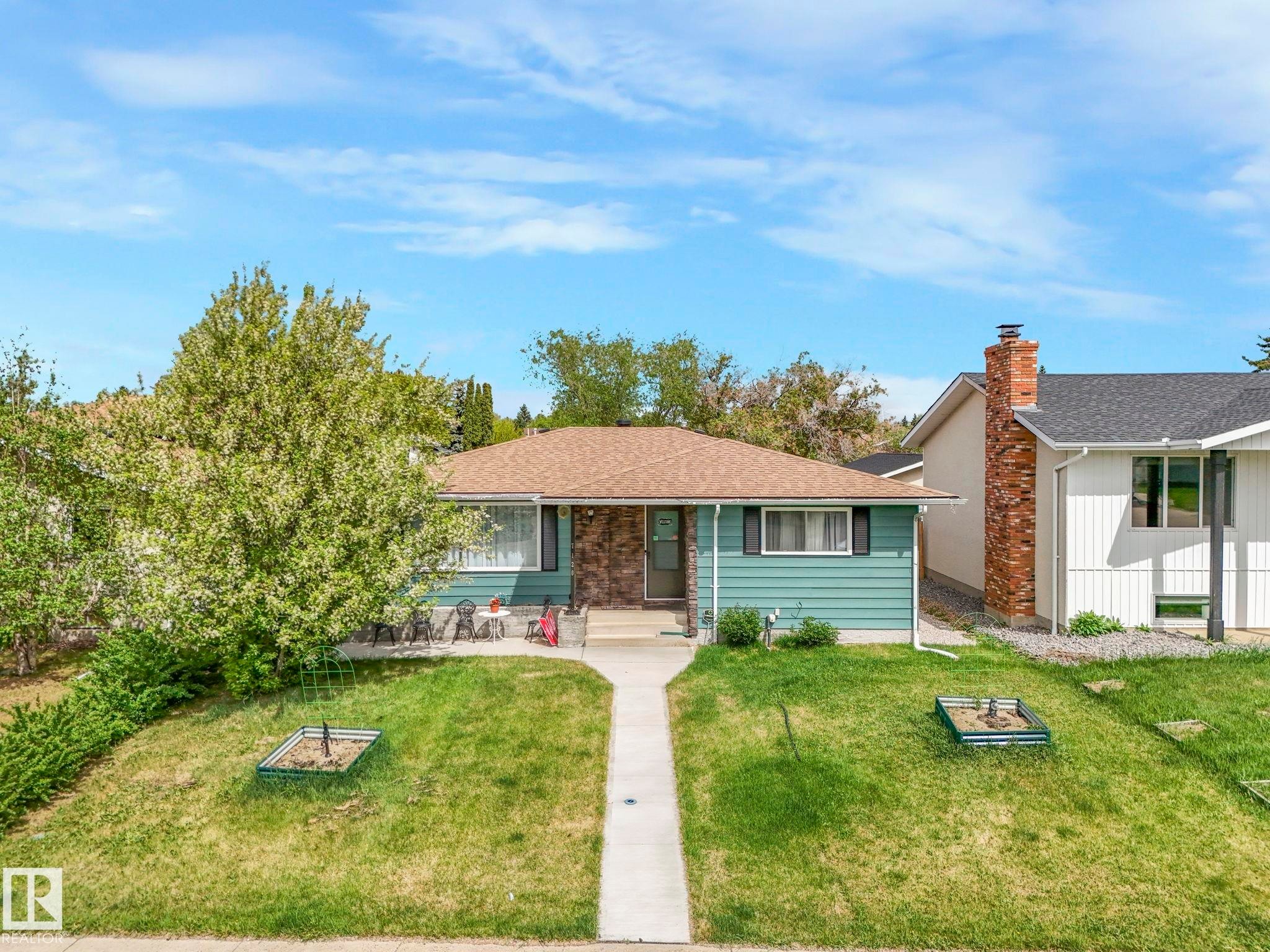 7120 39 Avenue, Edmonton, AB - Outdoor With Facade