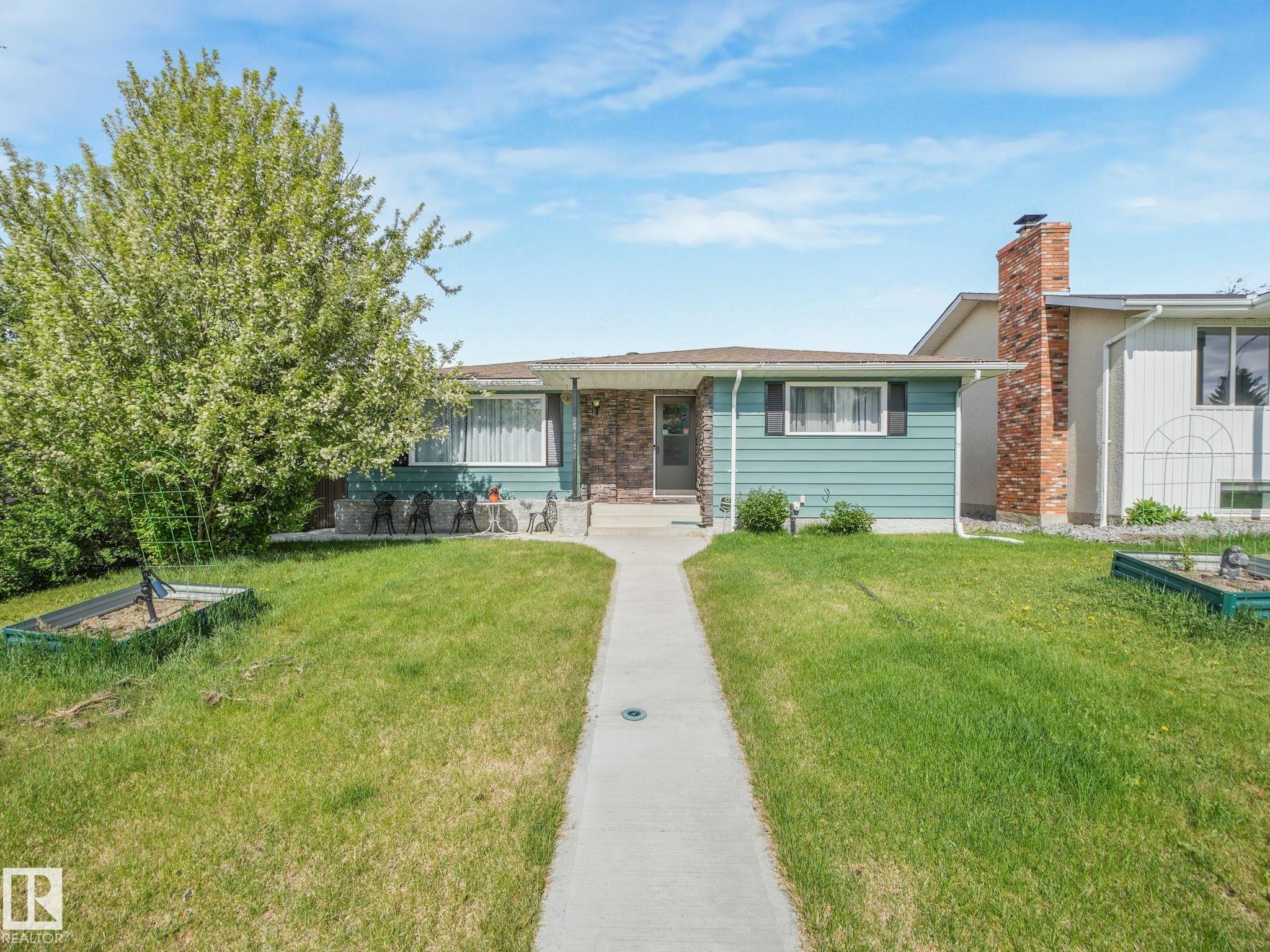 7120 39 Avenue, Edmonton, AB - Outdoor With Facade