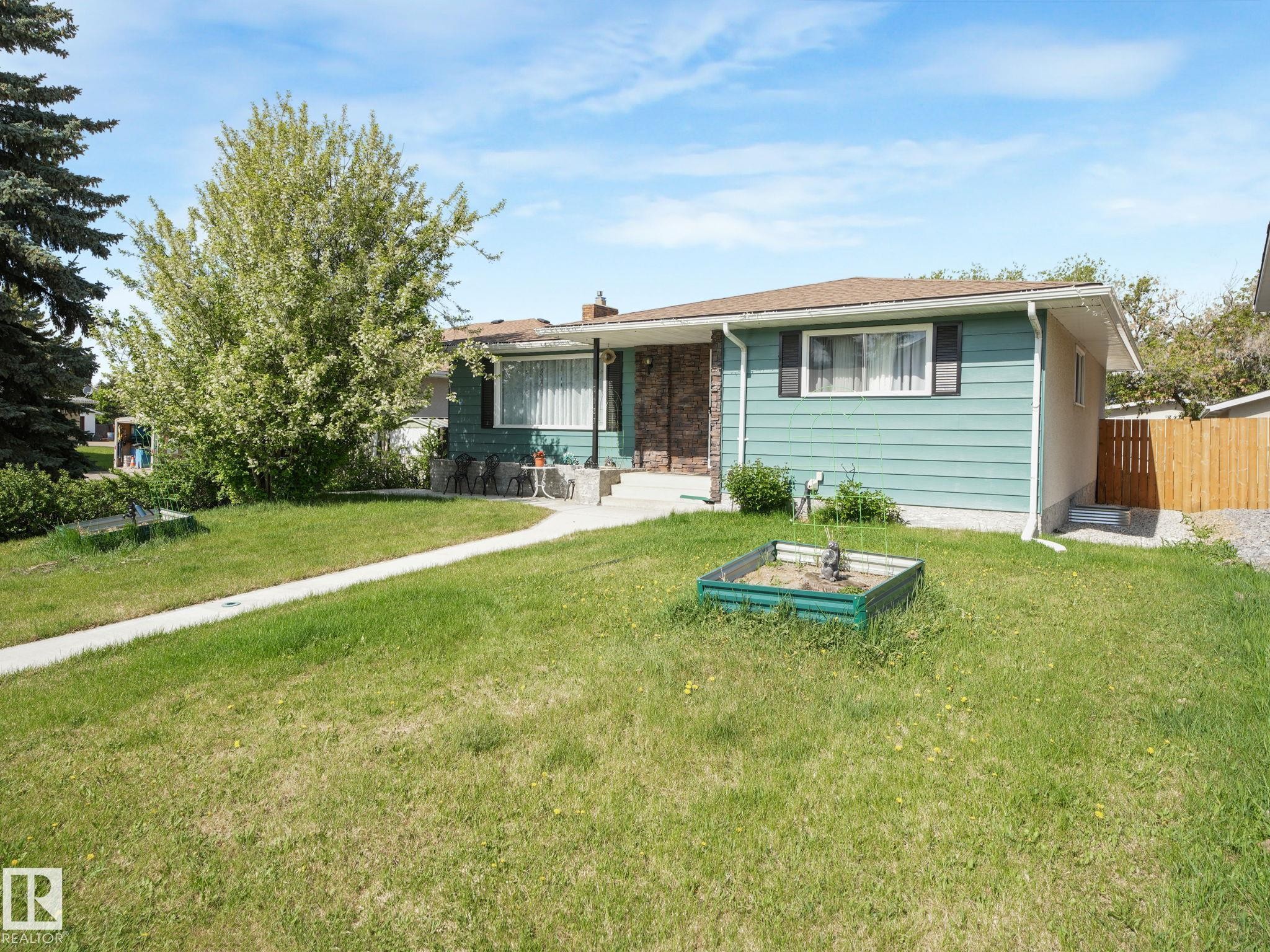 7120 39 Avenue, Edmonton, AB - Outdoor