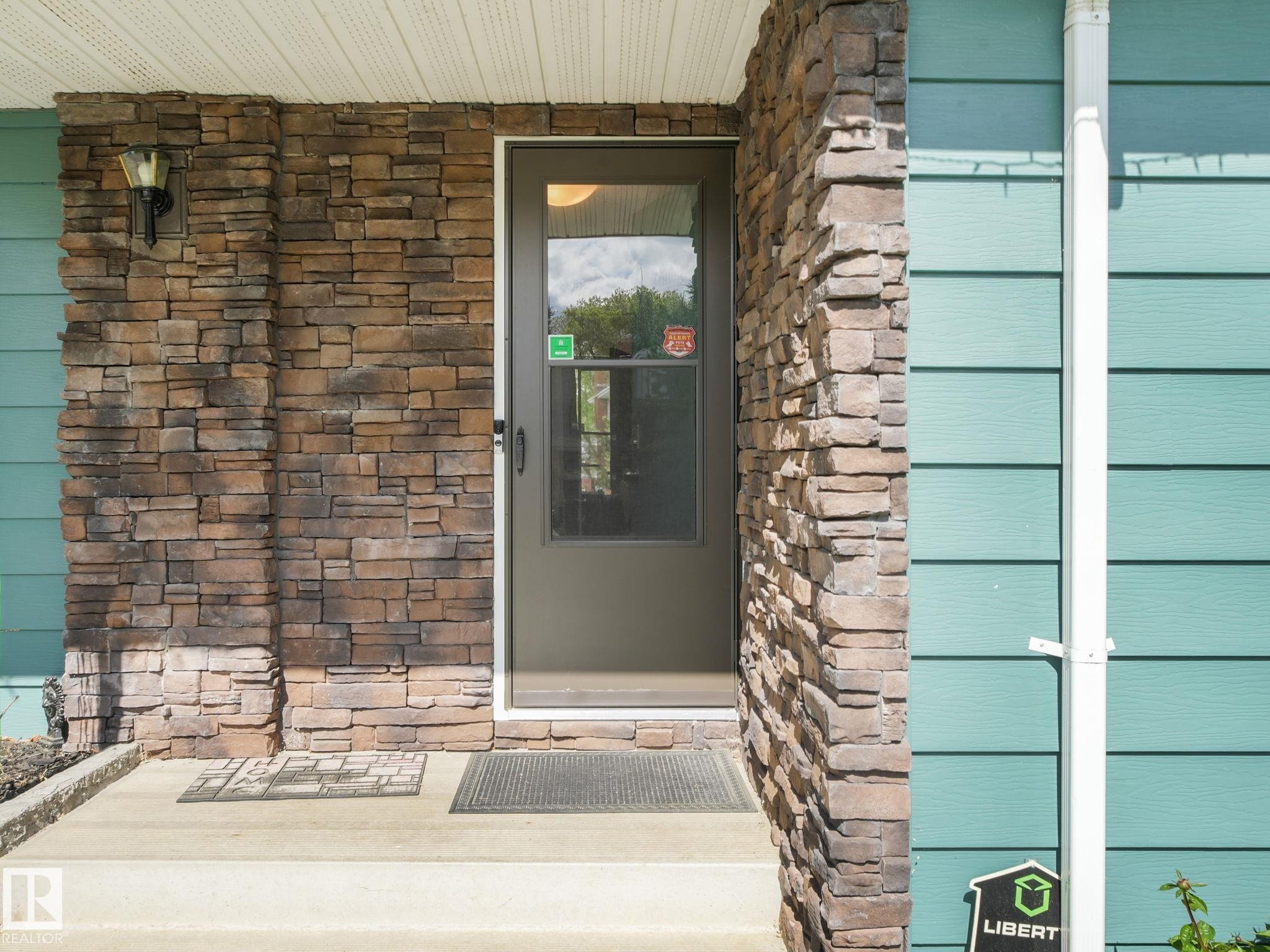 7120 39 Avenue, Edmonton, AB - Outdoor