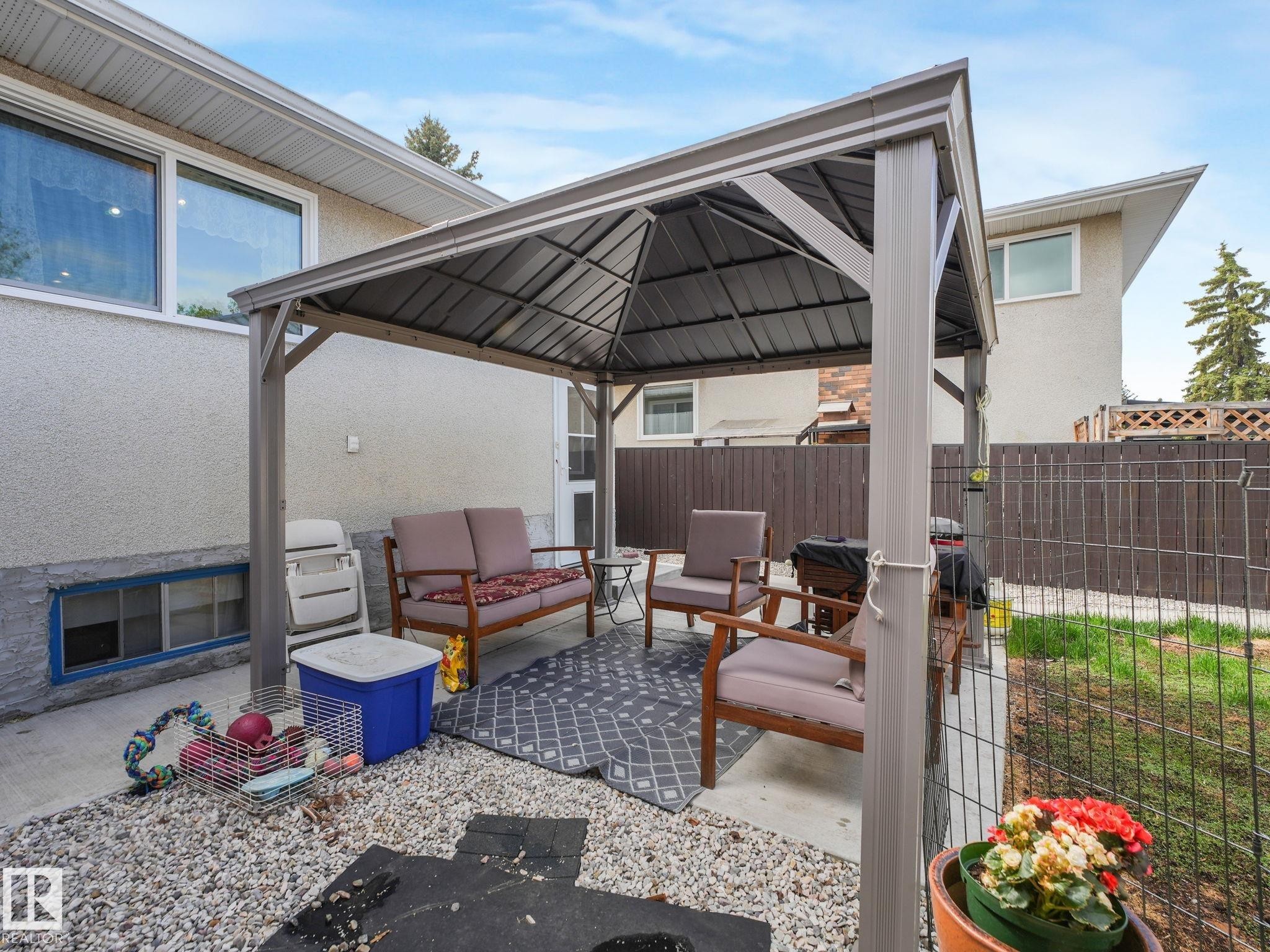7120 39 Avenue, Edmonton, AB - Outdoor With Exterior