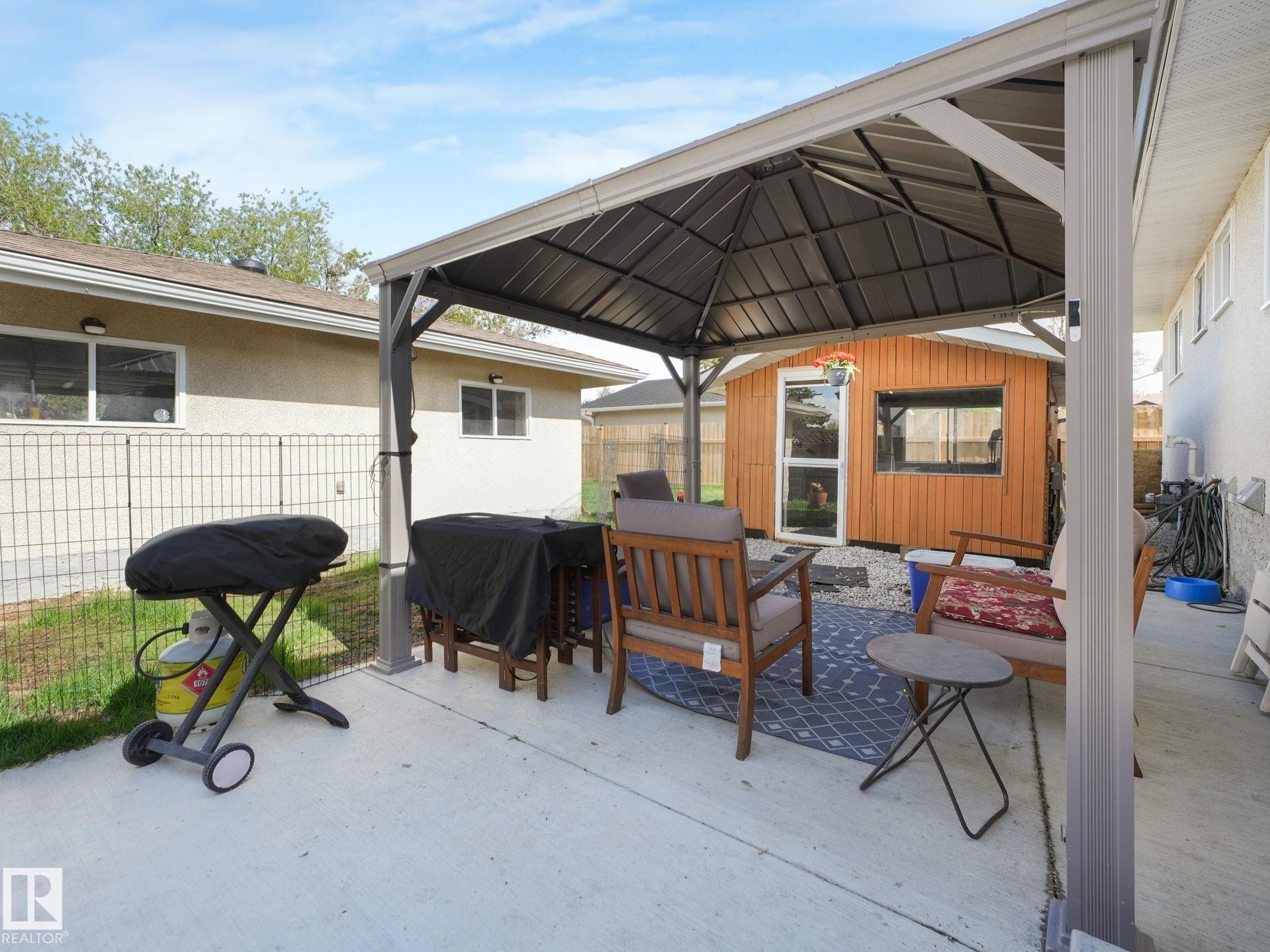 7120 39 Avenue, Edmonton, AB - Outdoor With Exterior