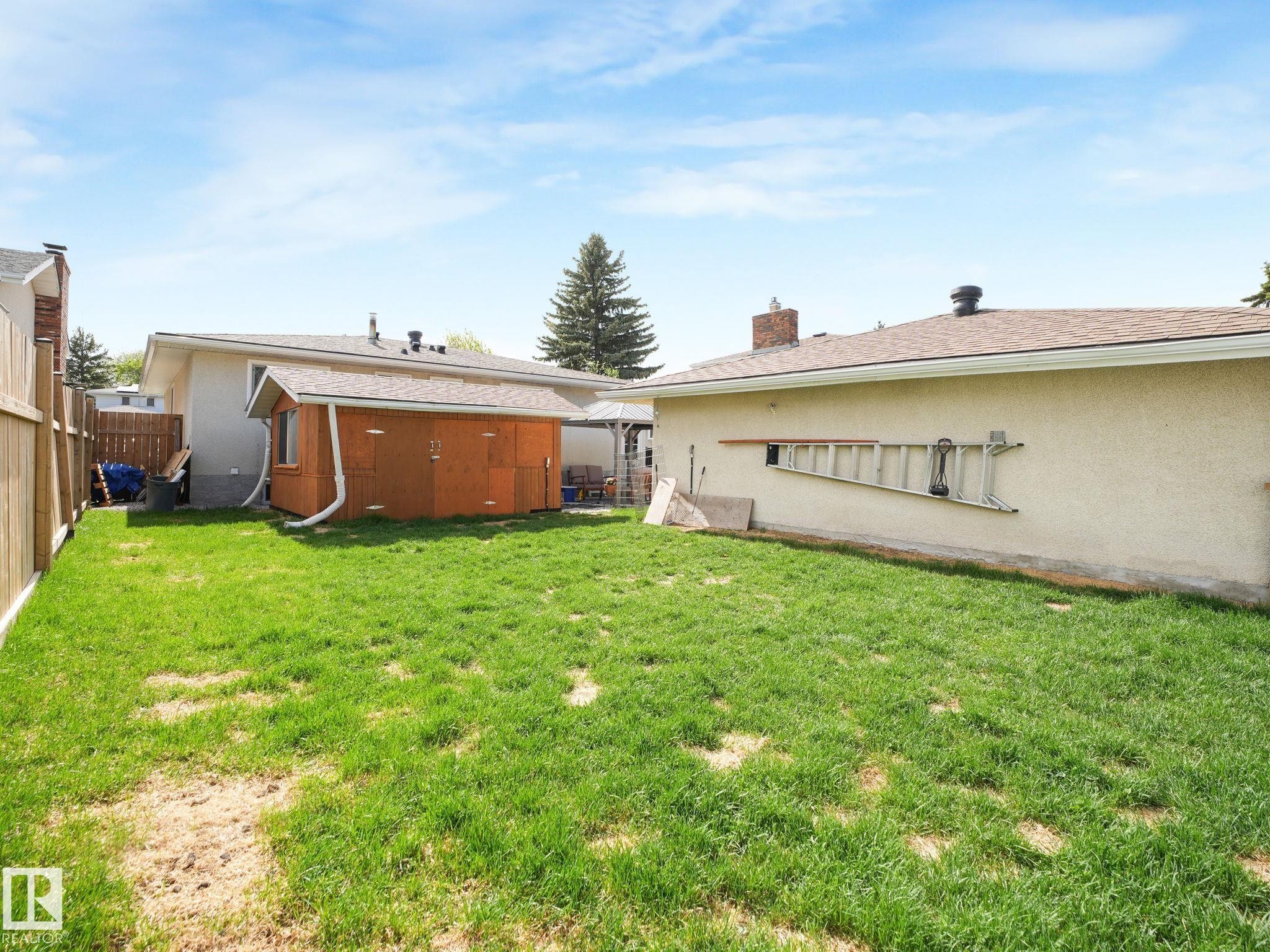 7120 39 Avenue, Edmonton, AB - Outdoor With Exterior