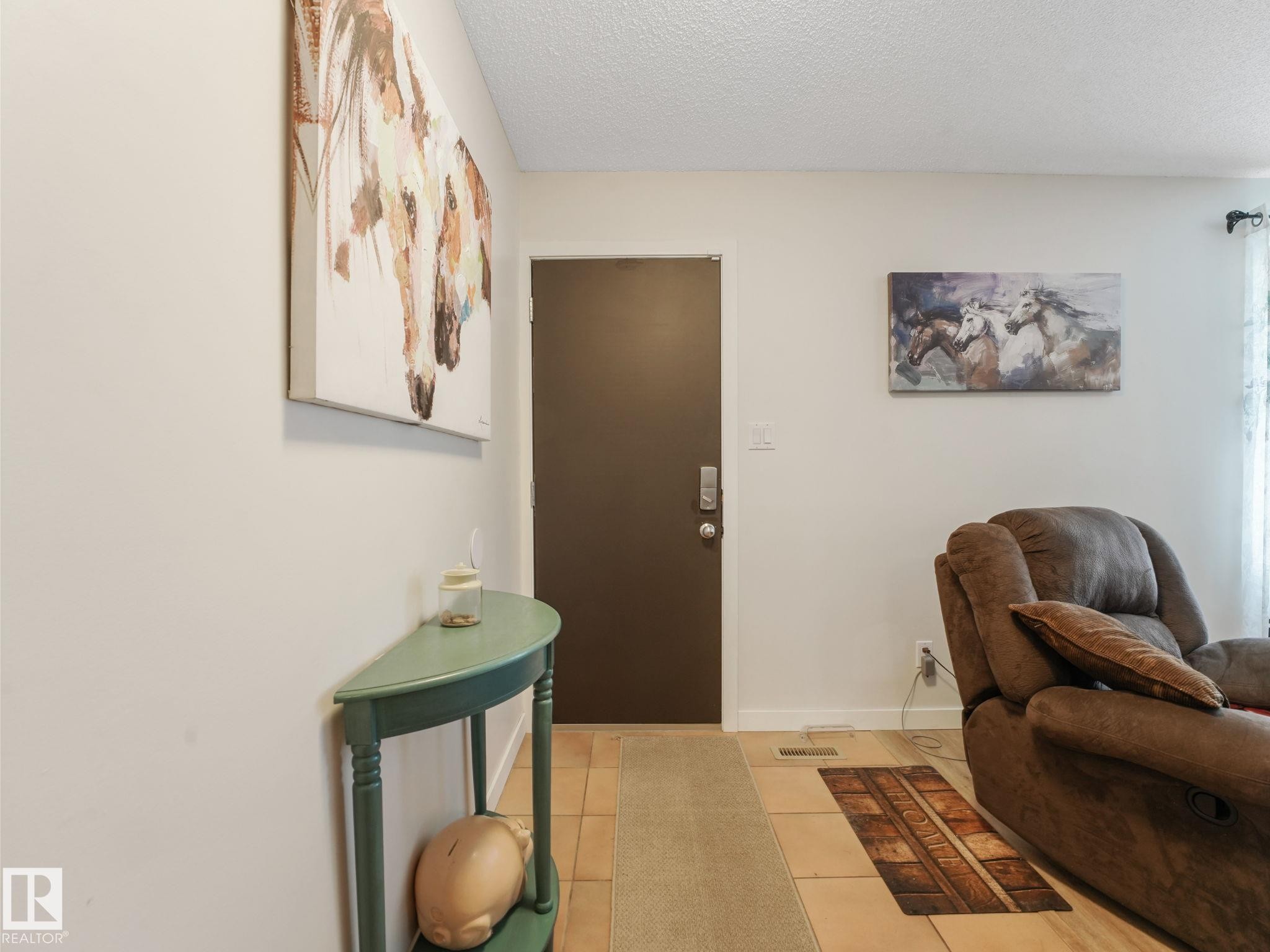 7120 39 Avenue, Edmonton, AB - Indoor Photo Showing Other Room
